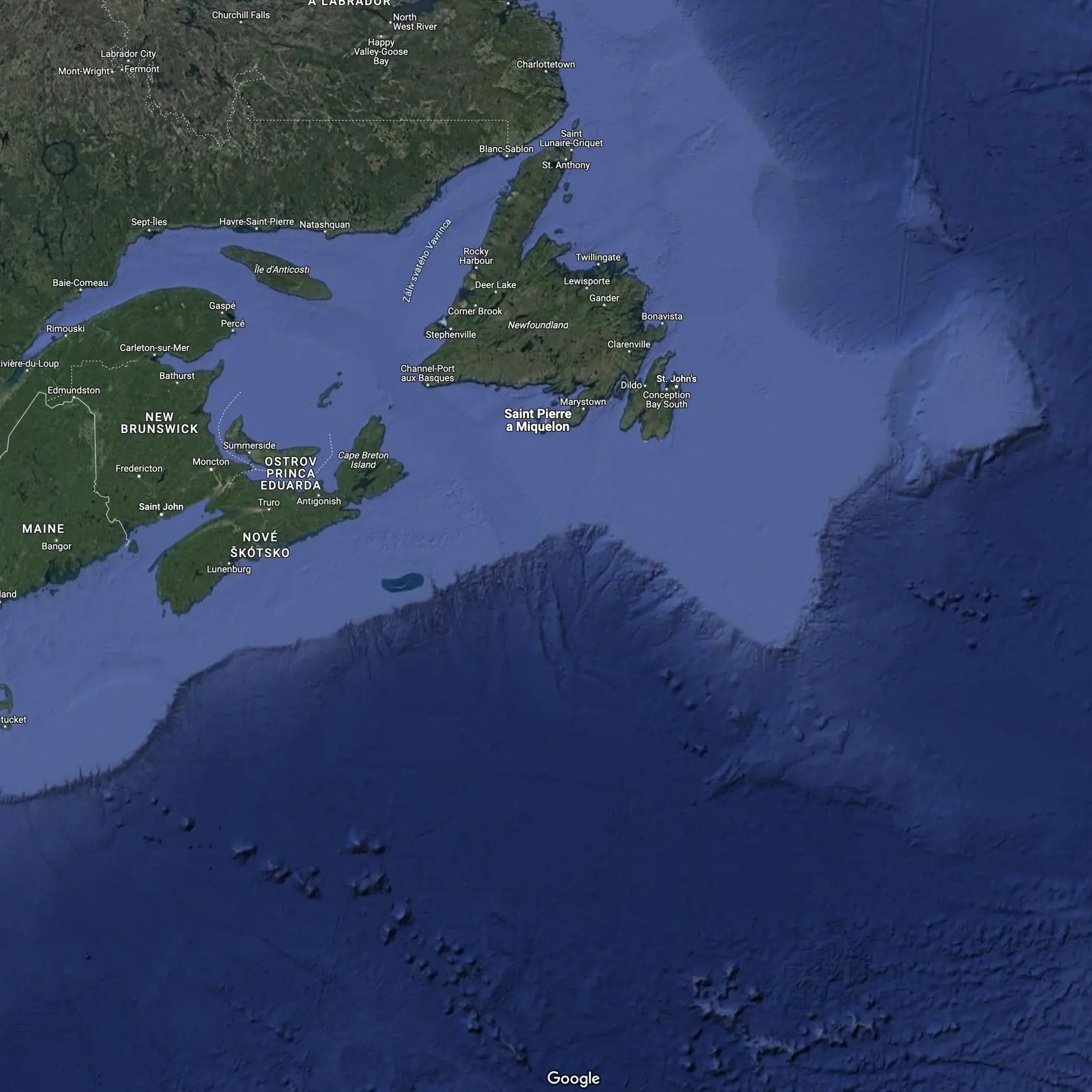 Snímka Atlantického oceánu. Titanic sa nachádza pri okraji priekopy v hĺbke 3,8 kilometra.