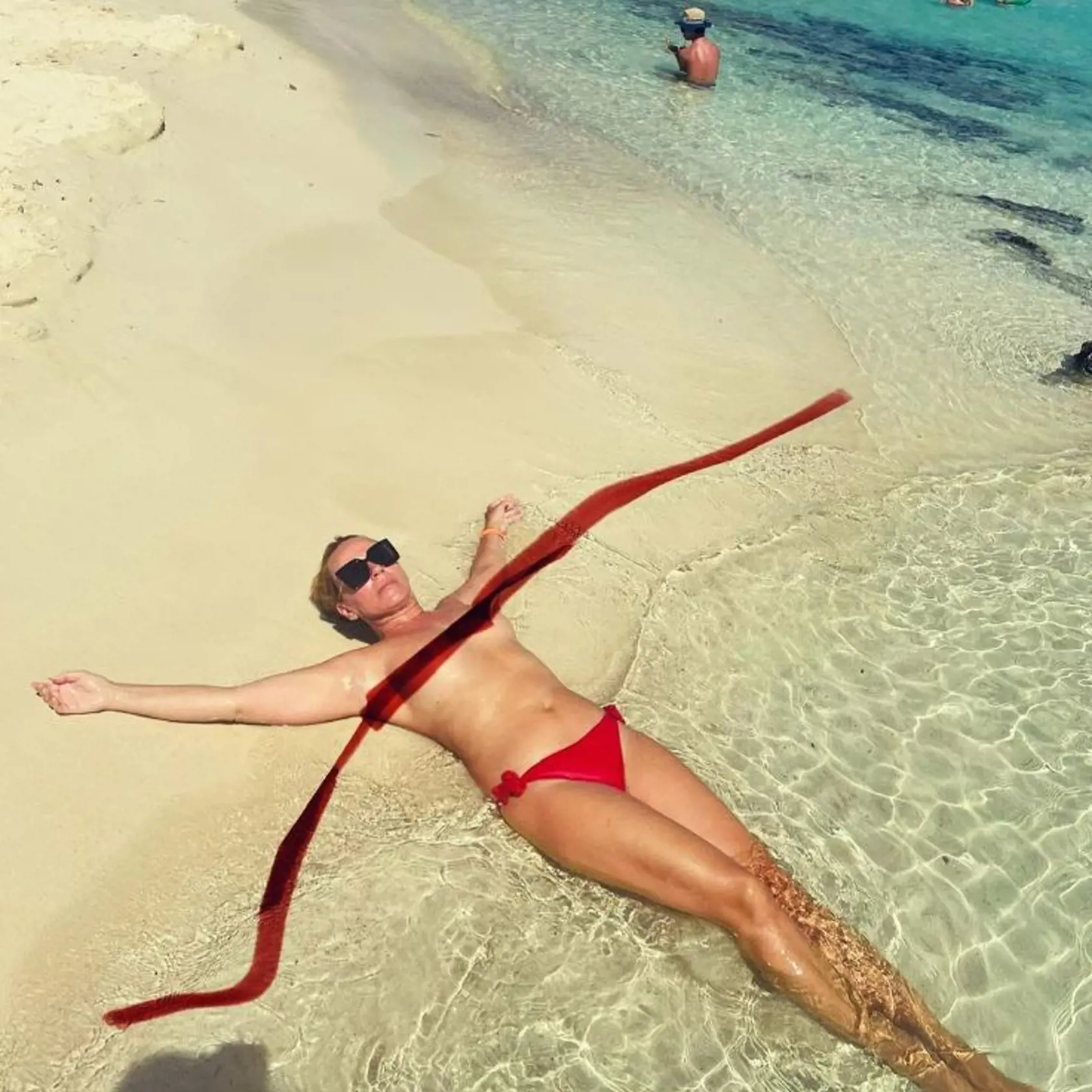 Diana Mórová sa odfotila na pláži hore bez.