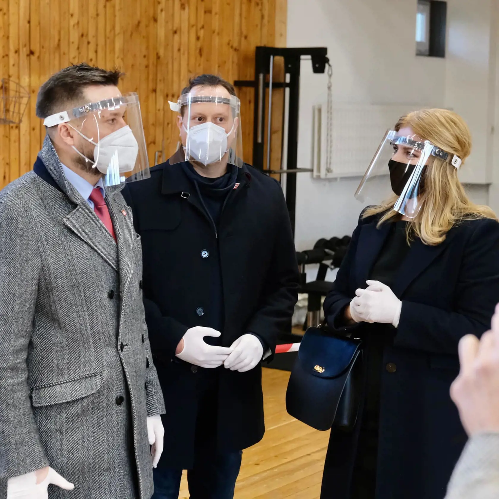 Pred náročným víkendom prišla prezidentka Zuzana Čaputová na jedno z odberných miest podporiť ľudí, ktorí testovanie proti koronavírusu zabezpečujú.
