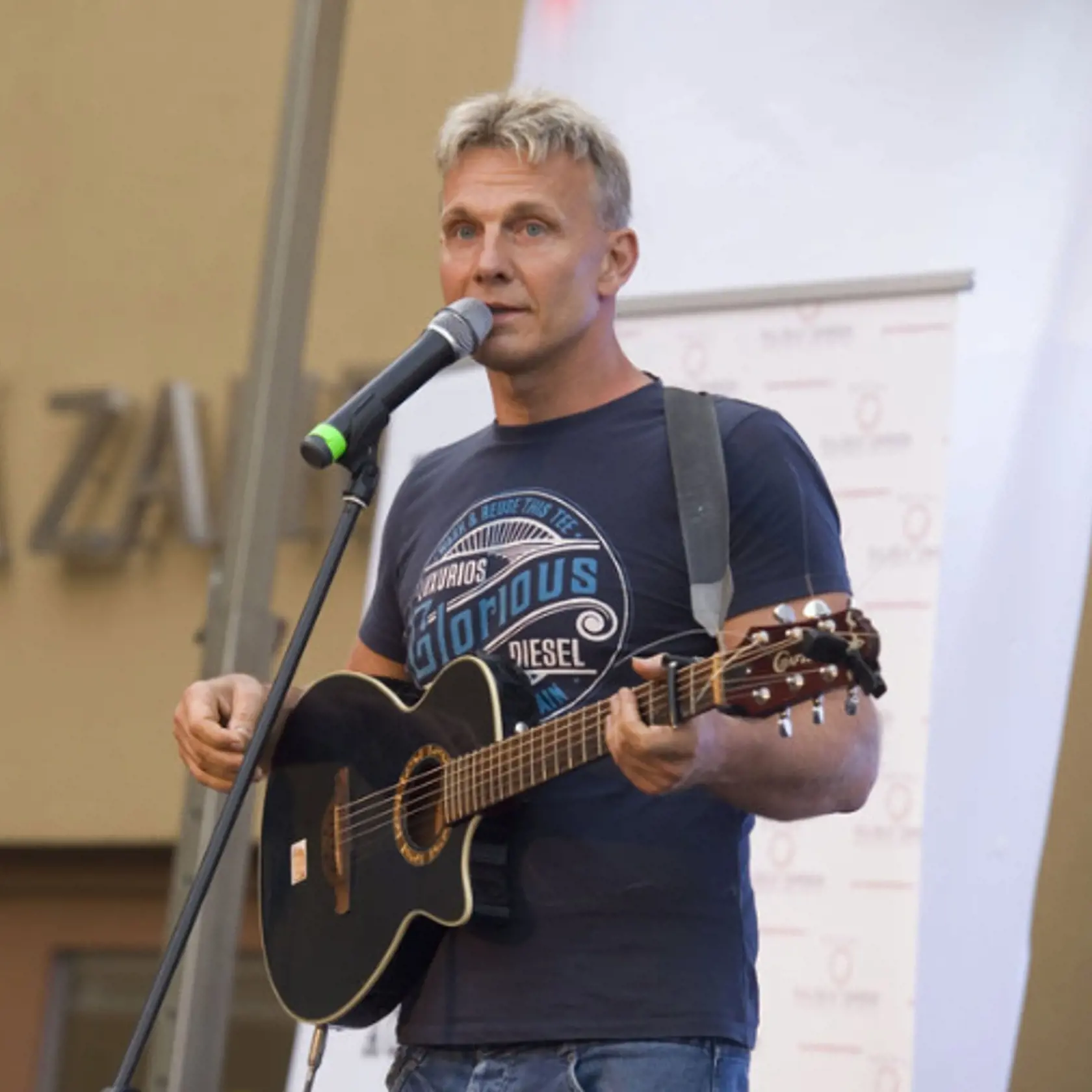 Český spevák Martin Maxa.