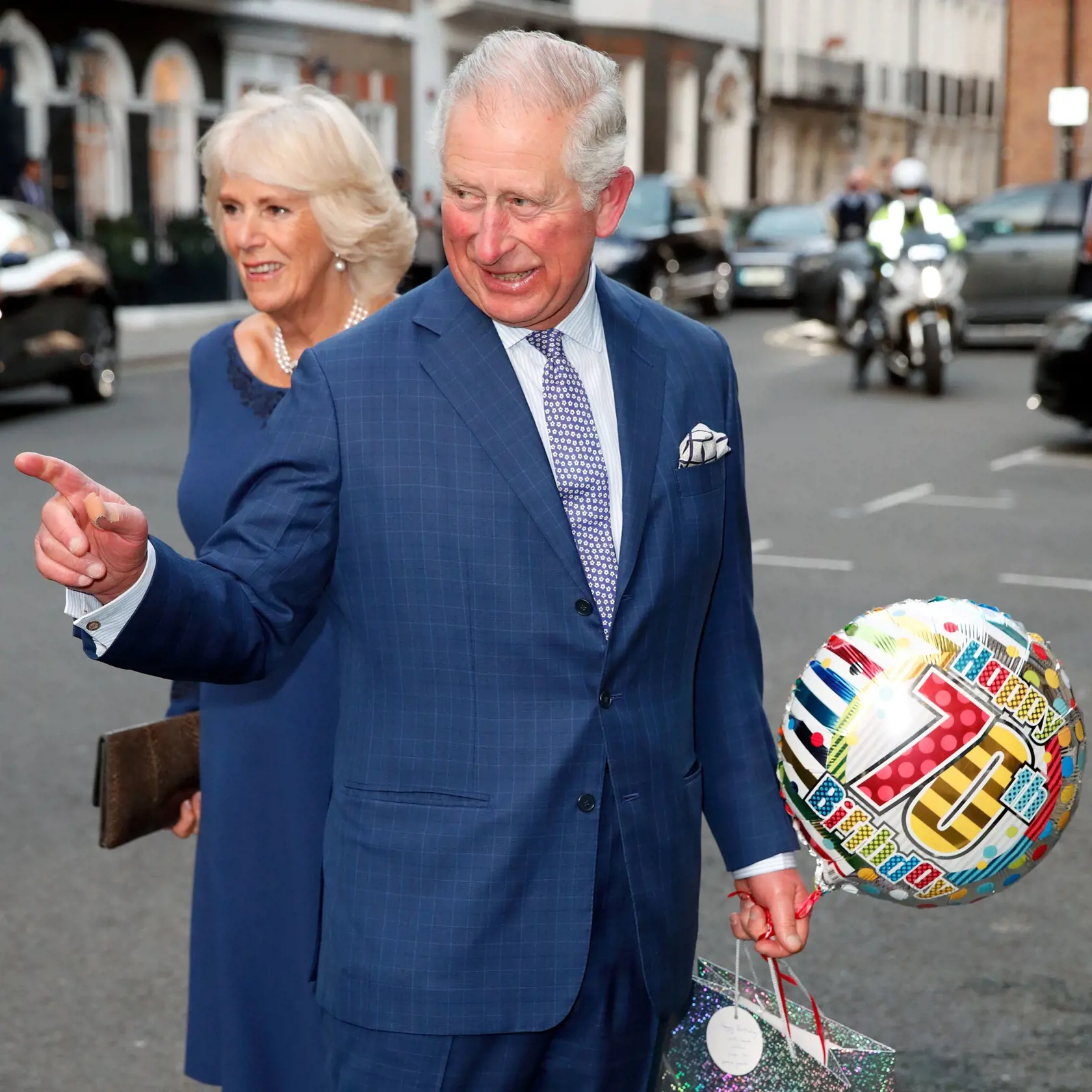 Charles je najdlhšie čakajúcim následníkom na britský trón.