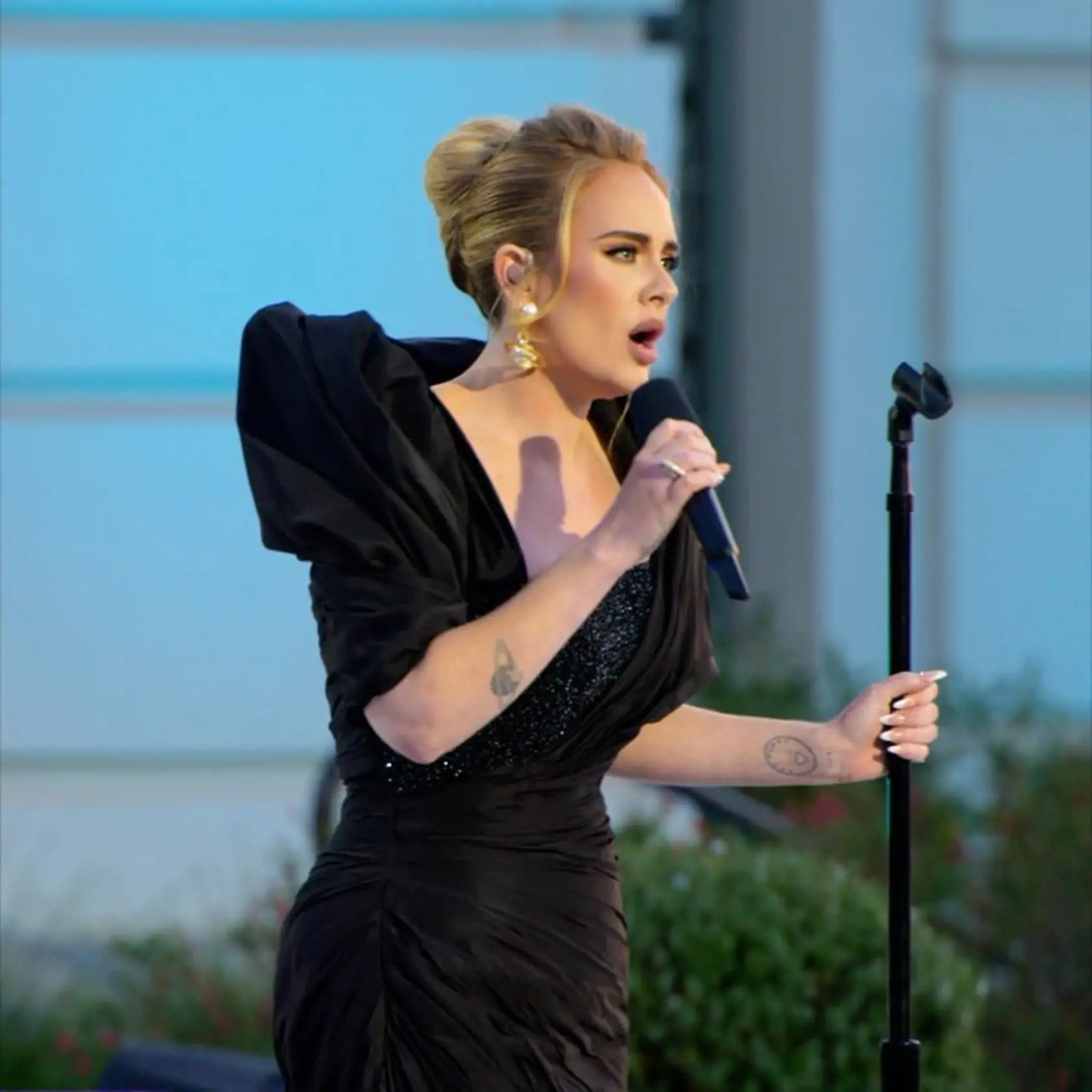 Špeciálne vystúpenie speváčky Adele (33) s názvom „Adele One Night Only“ spojené s rozhovorom s moderátorkou Oprah (67) si na CBS naladilo takmer desať miliónov Američanov.