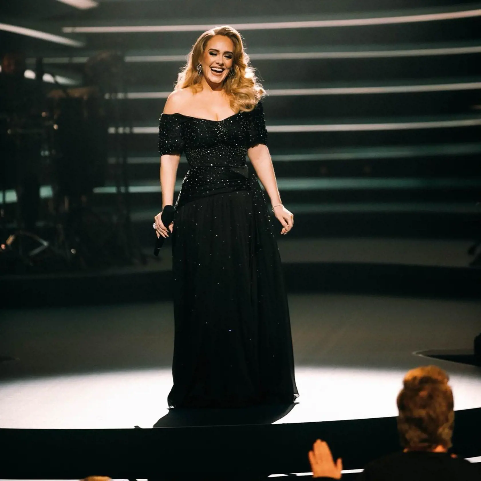 Adele je nádherná žena.