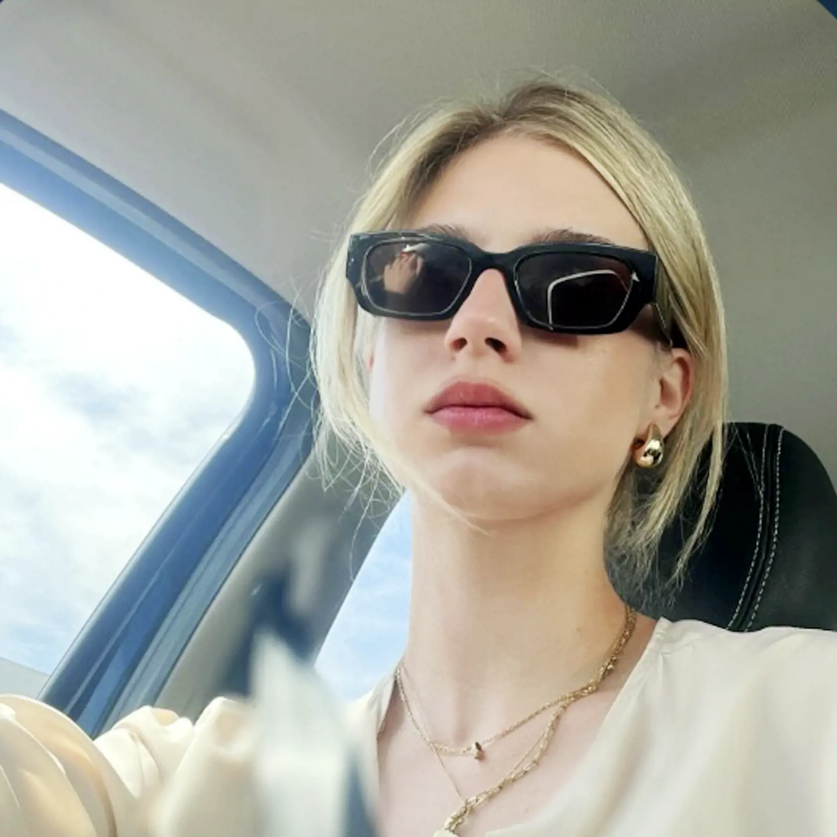 Emma sa s priateľom rozišla.