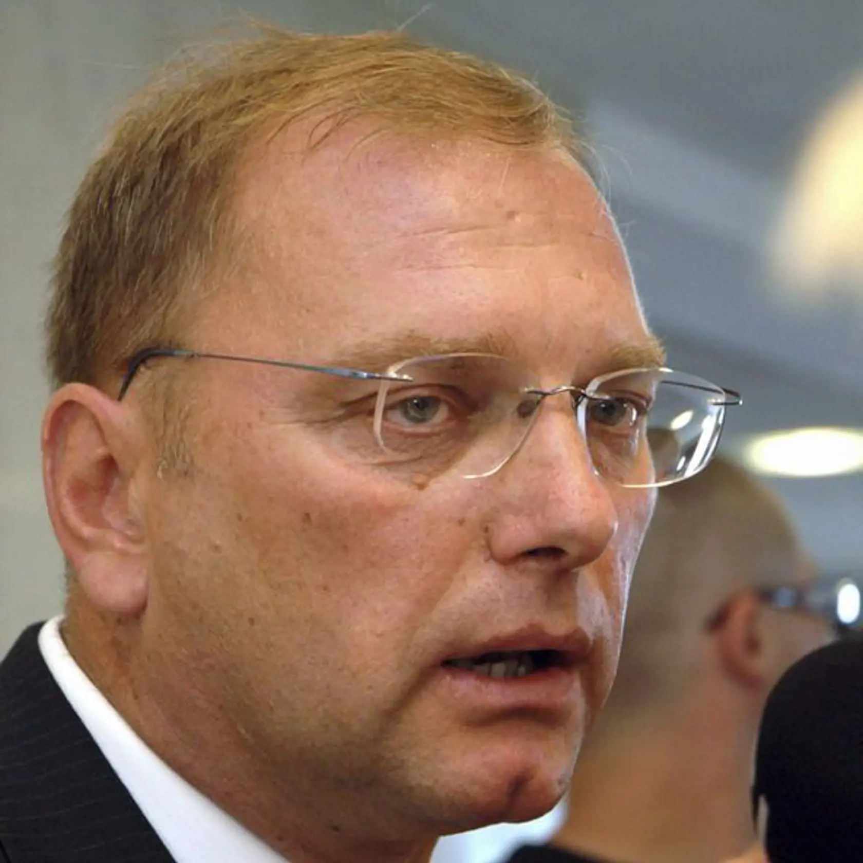 Poslanec za Smer-SD Ľubomír Vážny obvinil kolegu Baránika, že má koronavírus.