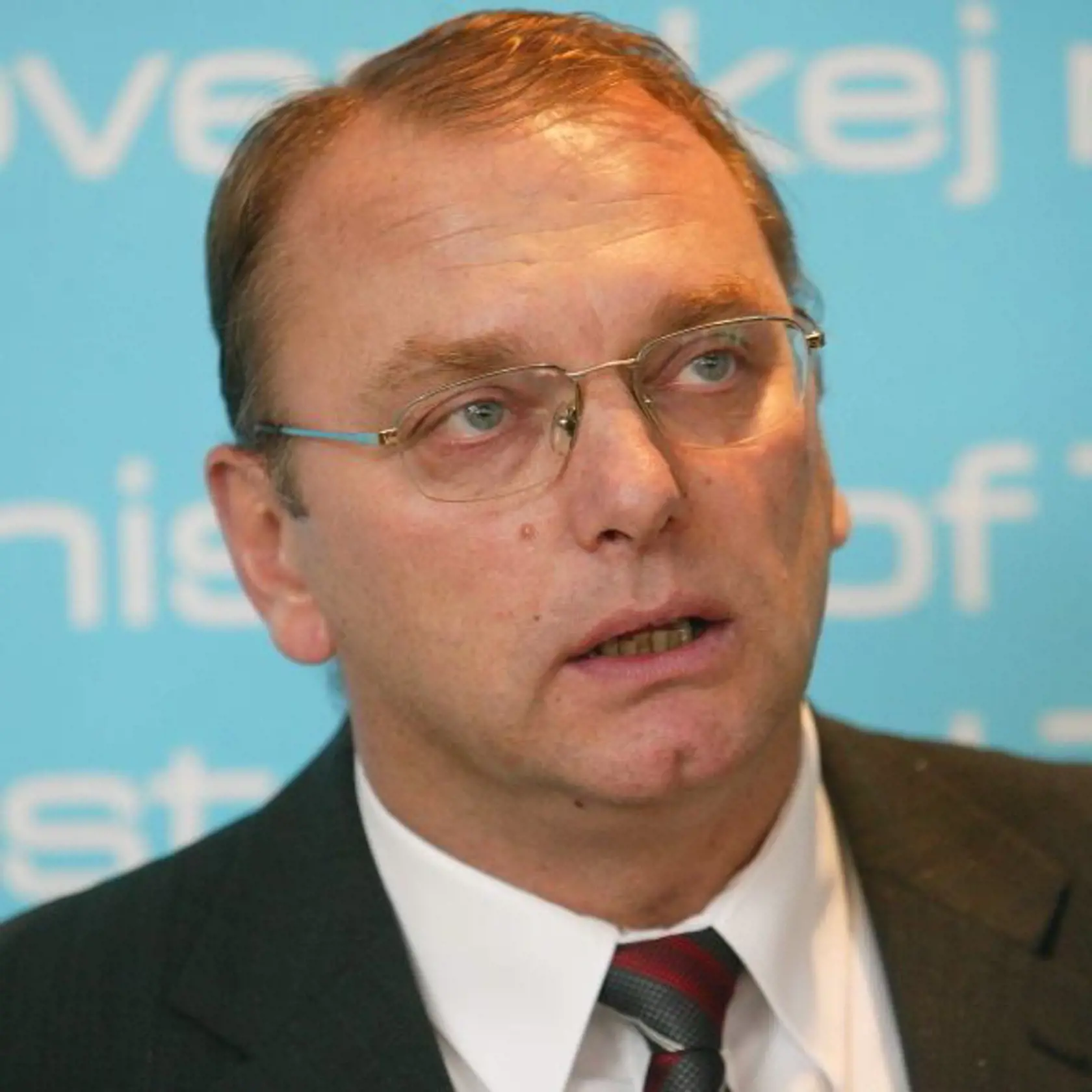 Poslanec za Smer-SD Ľubomír Vážny obvinil kolegu Baránika, že má koronavírus.