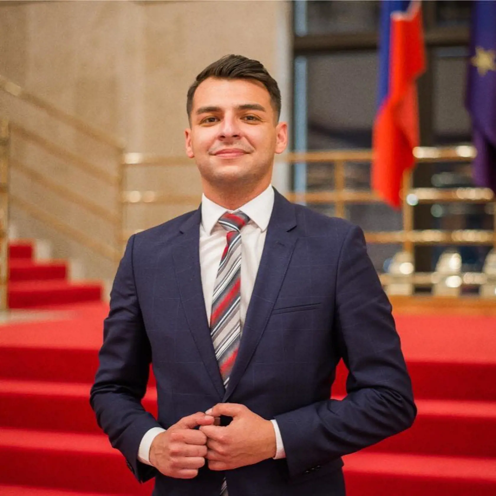 A čo kolegovia z poslaneckého klubu? Peter Pollák (30) vraj navrhol, aby určité percento zárobku odvádzali prostitútky do cirkví a takto „by si zaistili odpustky“.