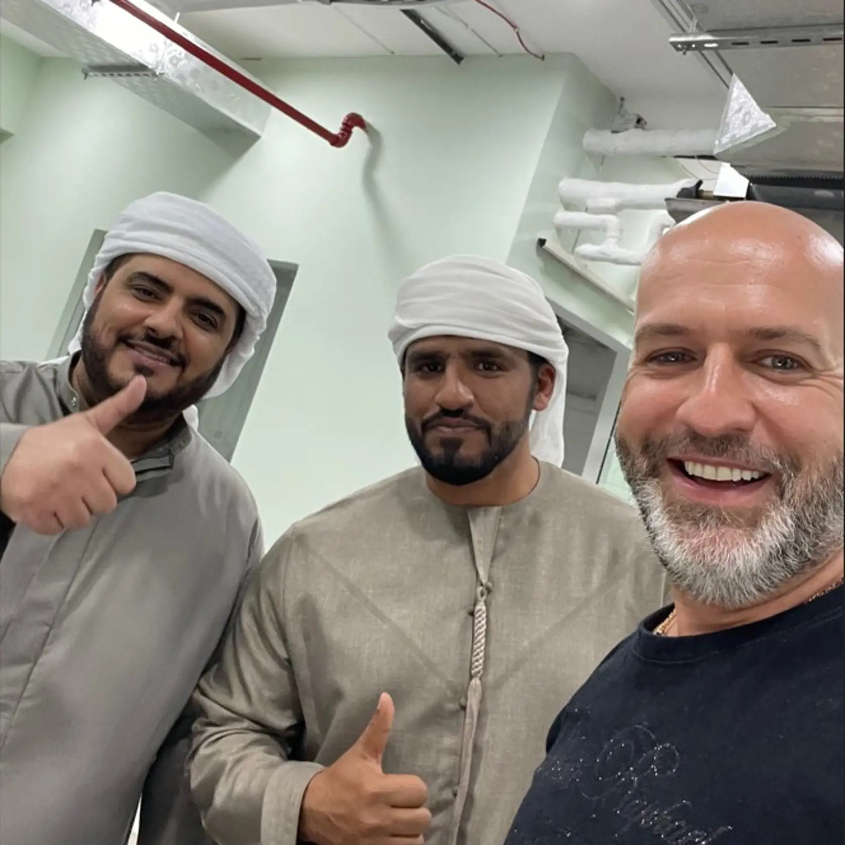 Šperkár Filip Mlynarčík z Košíc (vpravo) má takisto dobré vzťahy s arabskými zákazníkmi.