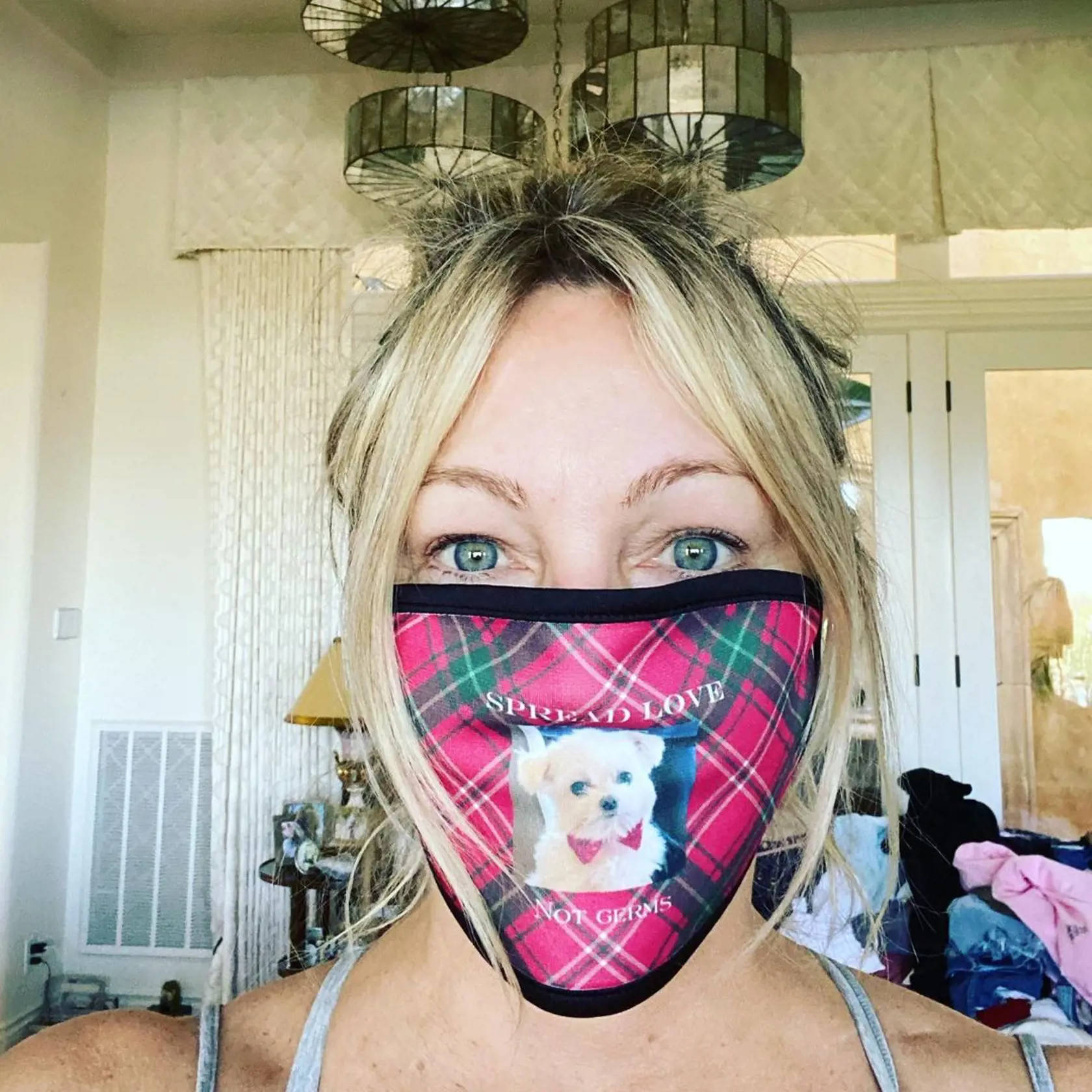 Heather na fotke z decembra 2020