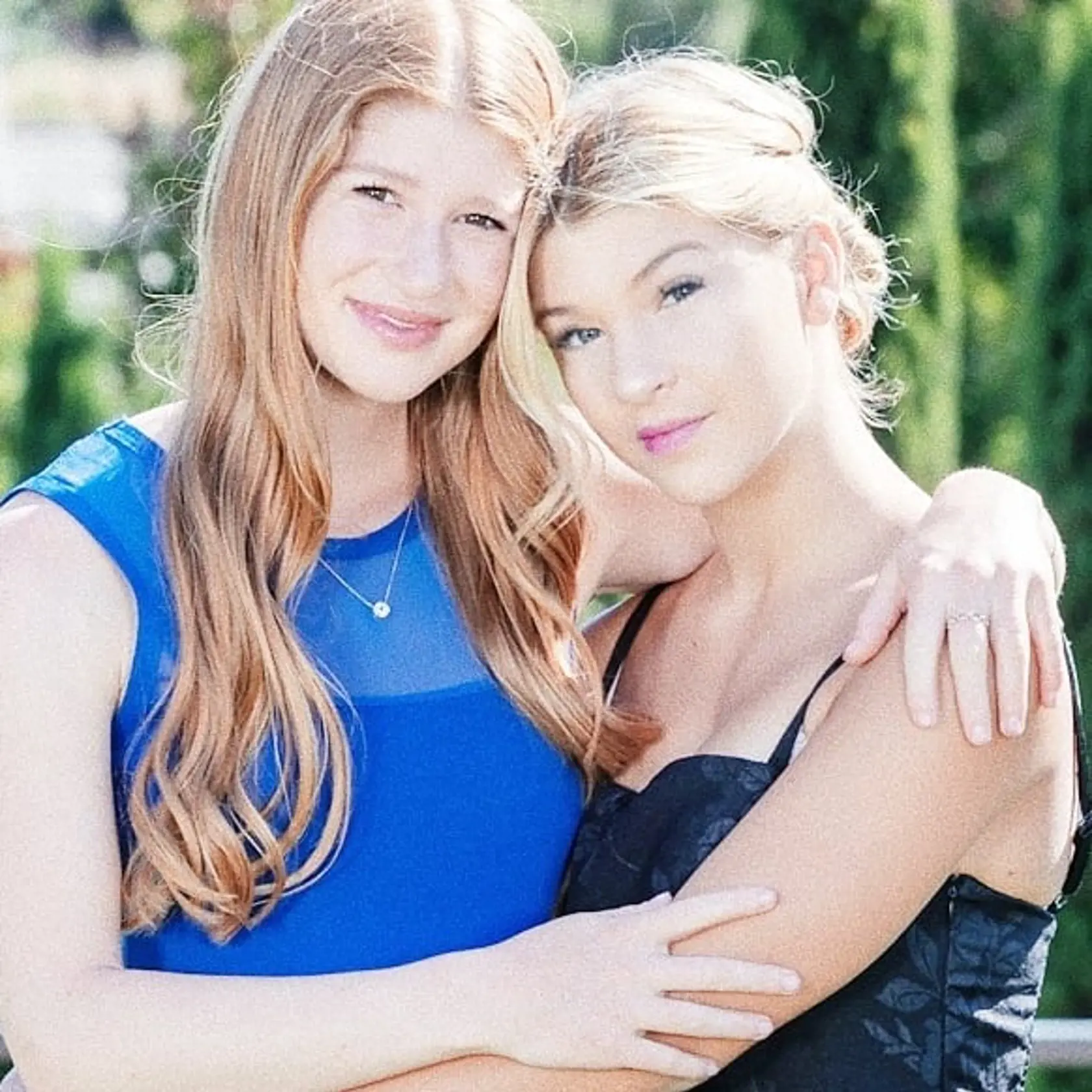 Dcéra Billa Gatesa, 18-ročná Phoebe Gatesová, so staršou sestrou Jennifer.