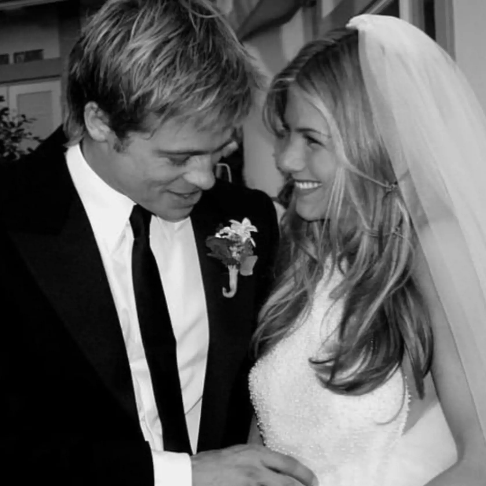 Jennifer a Brad si povedali svoje áno 29. júla v roku 2000. Manželstvo vydržalo len 5 rokov.