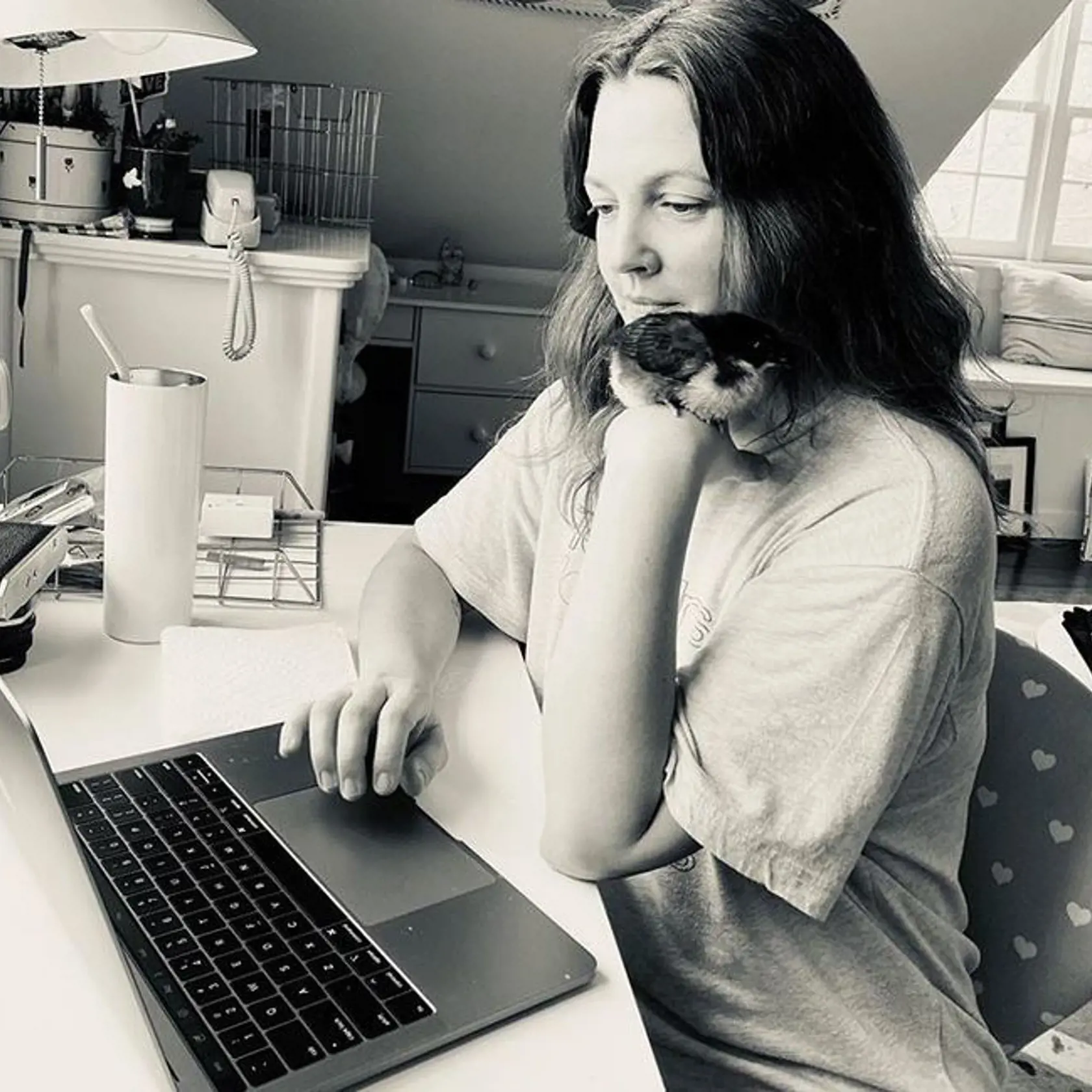 Herečka Drew Barrymore má na Instagrame množstvo fanúšikov a nehanbí sa s nimi podeliť o bežné momenty svojho života. Aj o neporiadok, ktorý u nich niekedy vládne...