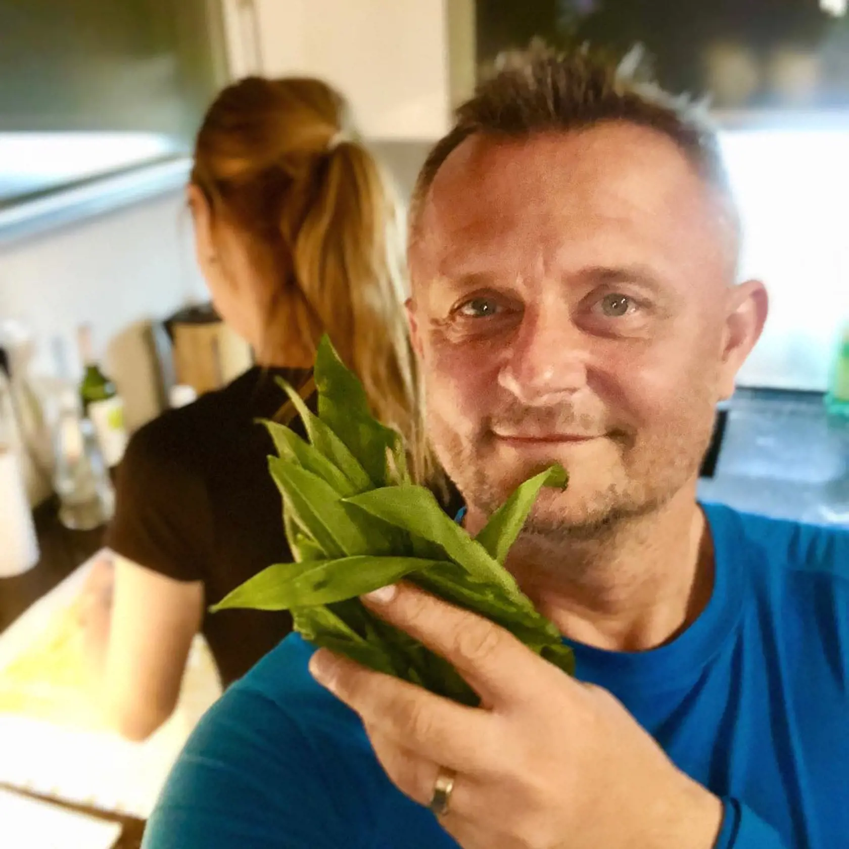 Vilo Rozboril s manželkou Sandroumajú radi medvedí cesnak.