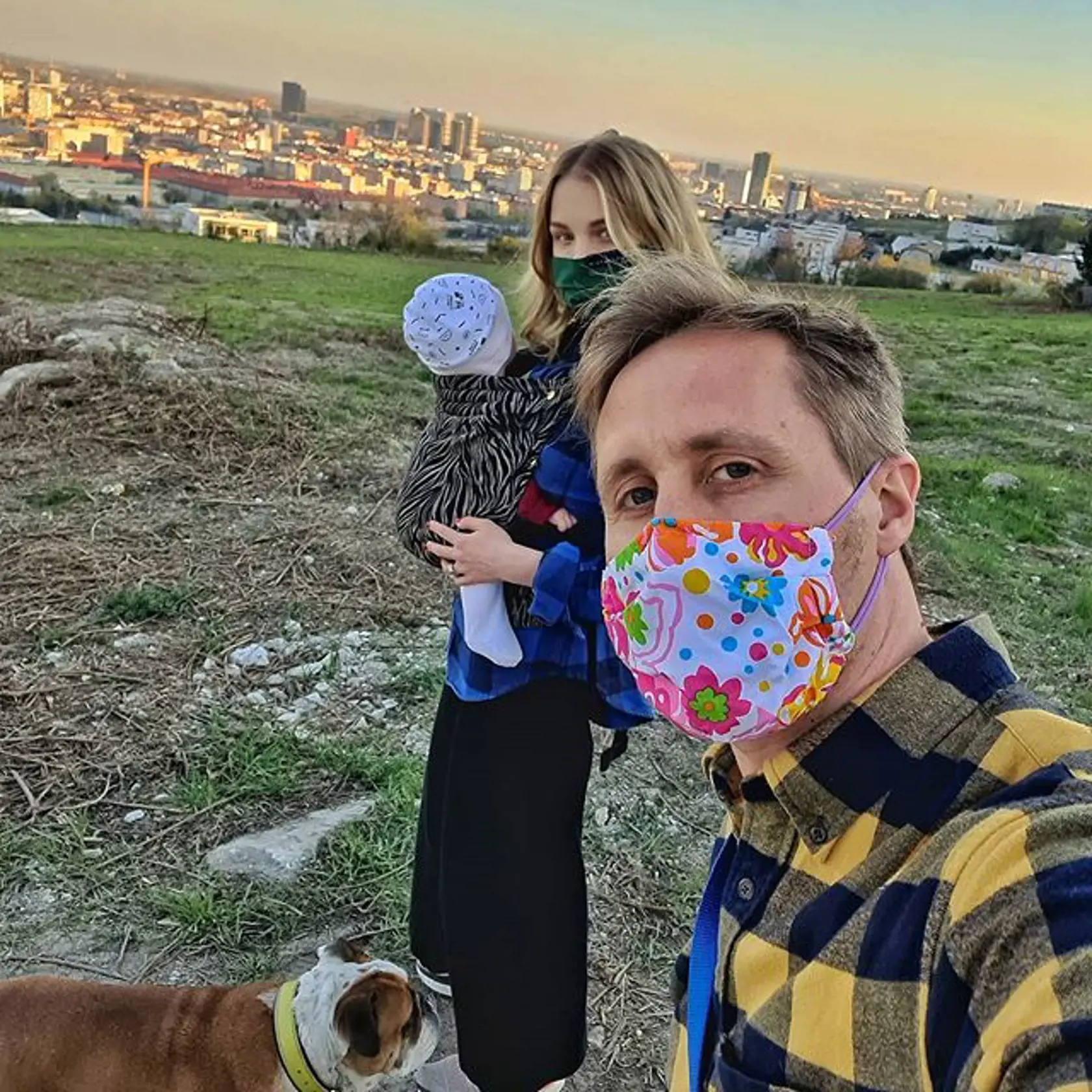 Čo si myslí Sajfa o nevere? "Je to ťažké. Ja si osobne myslím, že manželská a nejaká vzájomná púť životom sú oveľa dôležitejšie ako možno nejaké jemné zaváhanie či zlyhanie. Nechcem to ospravedlňovať, je to veľmi ťažká téma. No zo všetkých šlamastík neverových sa podľa mňa dá vylízať," zakončil.