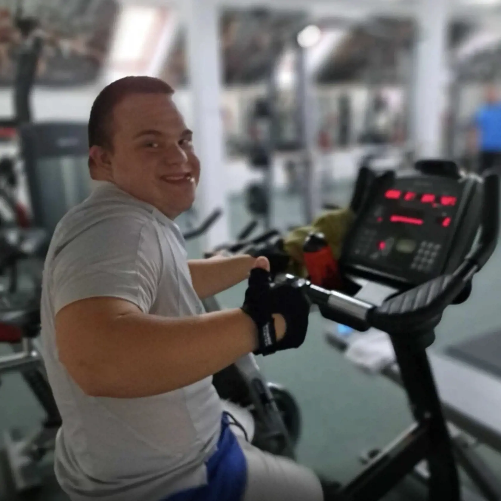 V súčasnosti trénuje trikrát do týždňa a to nielen za účelom schudnúť, ale v budúcnosti sa plánuje venovať kulturistike.