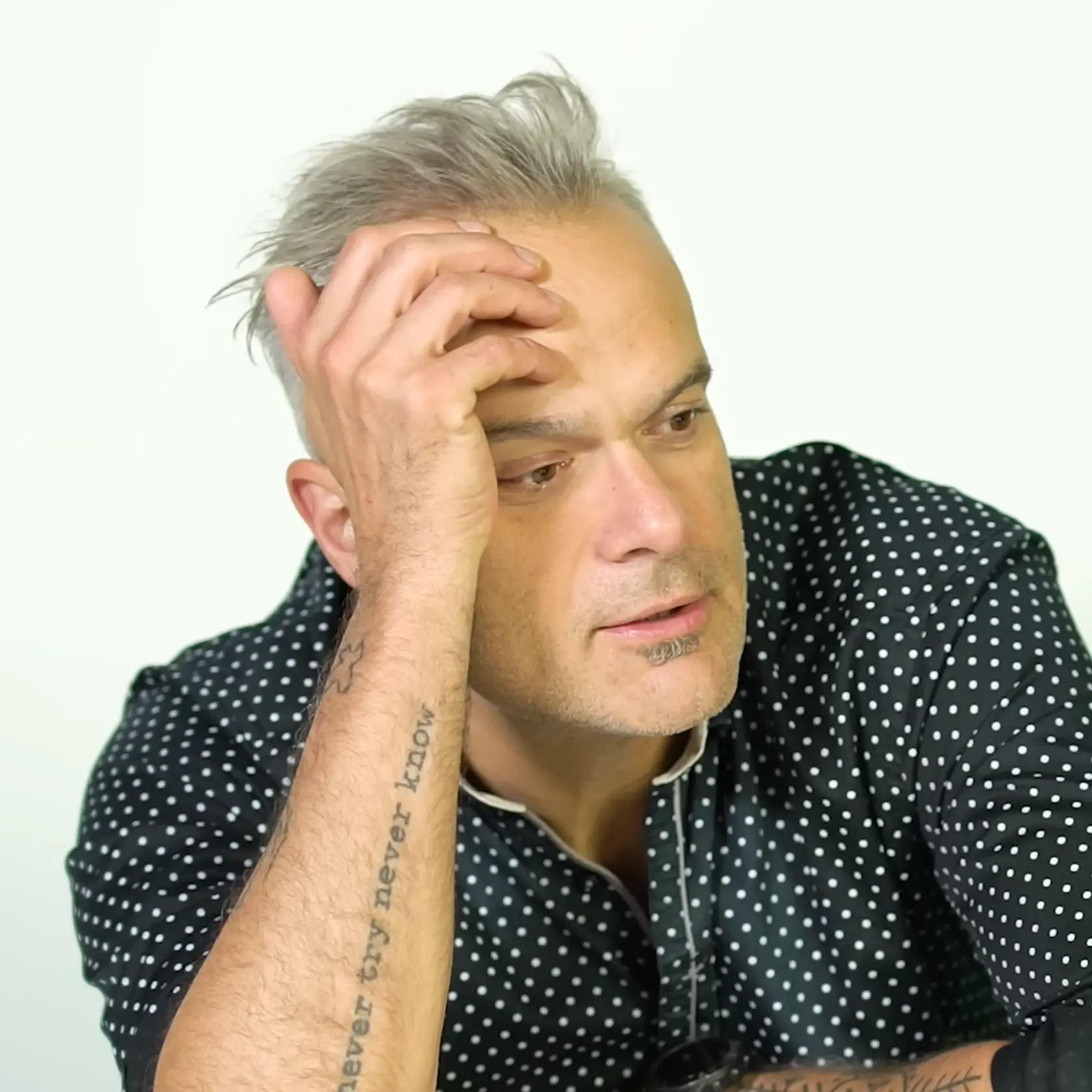 Jaro Slávik prijal pozvanie do VidaduTV a spravil si tam zo seba poriadnu srandu.