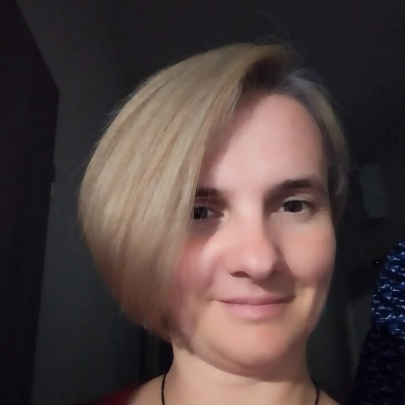 Matka rodičky Jana Vávrová, ktorá privolala na pomoc svojej dcére kontroverznú advokátku. Neskôr oľutovala, keďže tvrdenia Krajníkovej sa nenaplnili. Neskôr, keď jej dcéra po pôrode skončila opäť v nemocnici. Prišli obidve ženy s rúškami na tvári a okamžite súhlasili aj s testovaním.