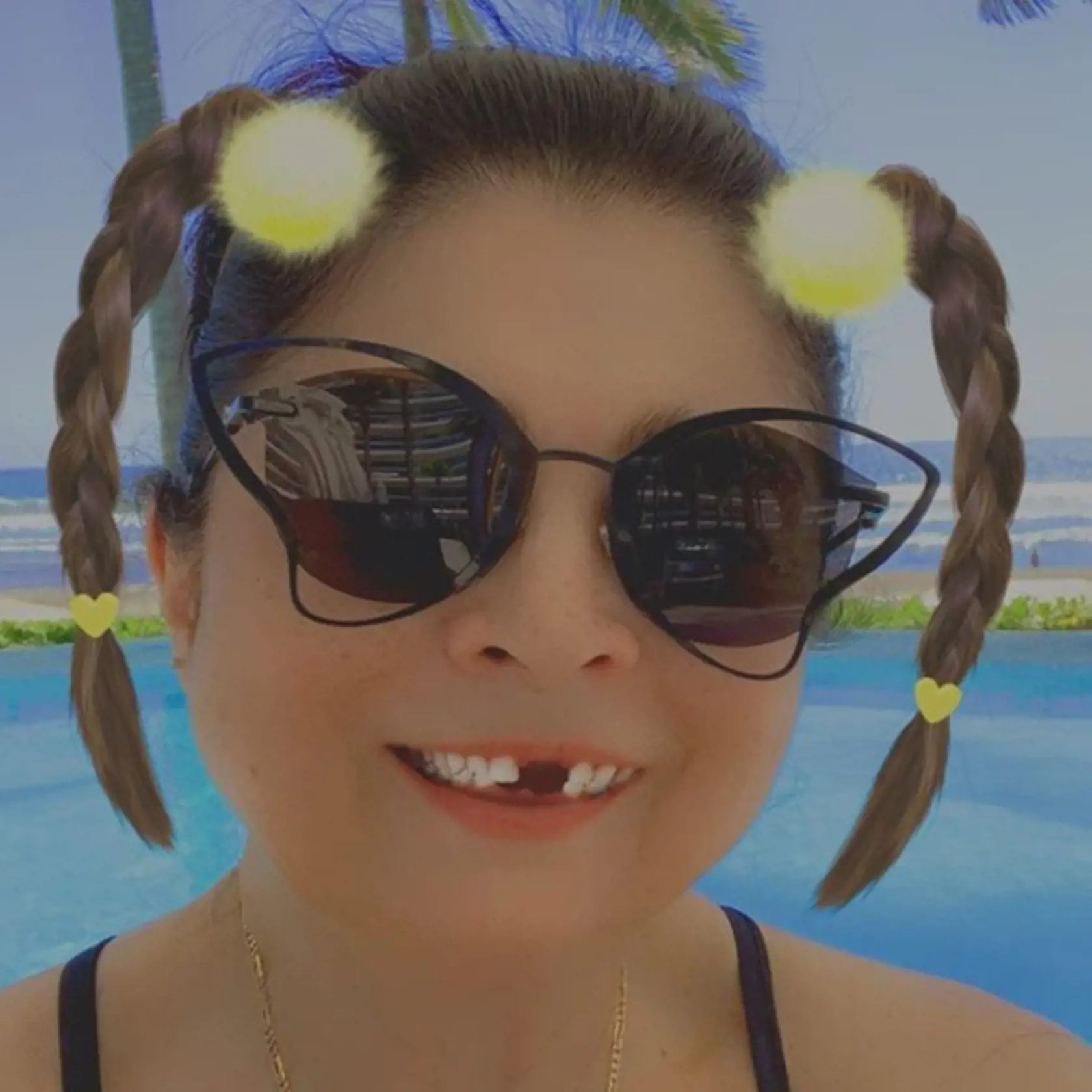 Jednoducho Mária už dávno nie je tá mladá kráska, ktorú si pamätáme z telenovely, ale... Vykľula sa z nej zrelá dáma, ktorá nestráca zmysel pre humor a občas sa správa ako veselá pubertiačka!