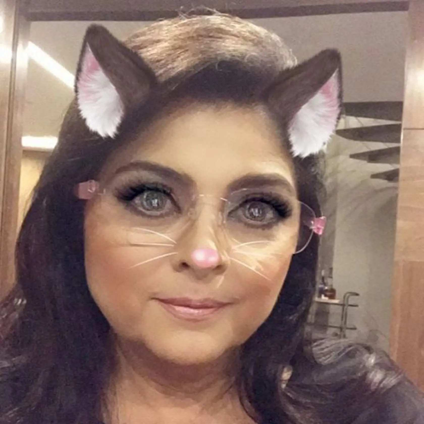 Victoria si rada robí vtipné selfie.