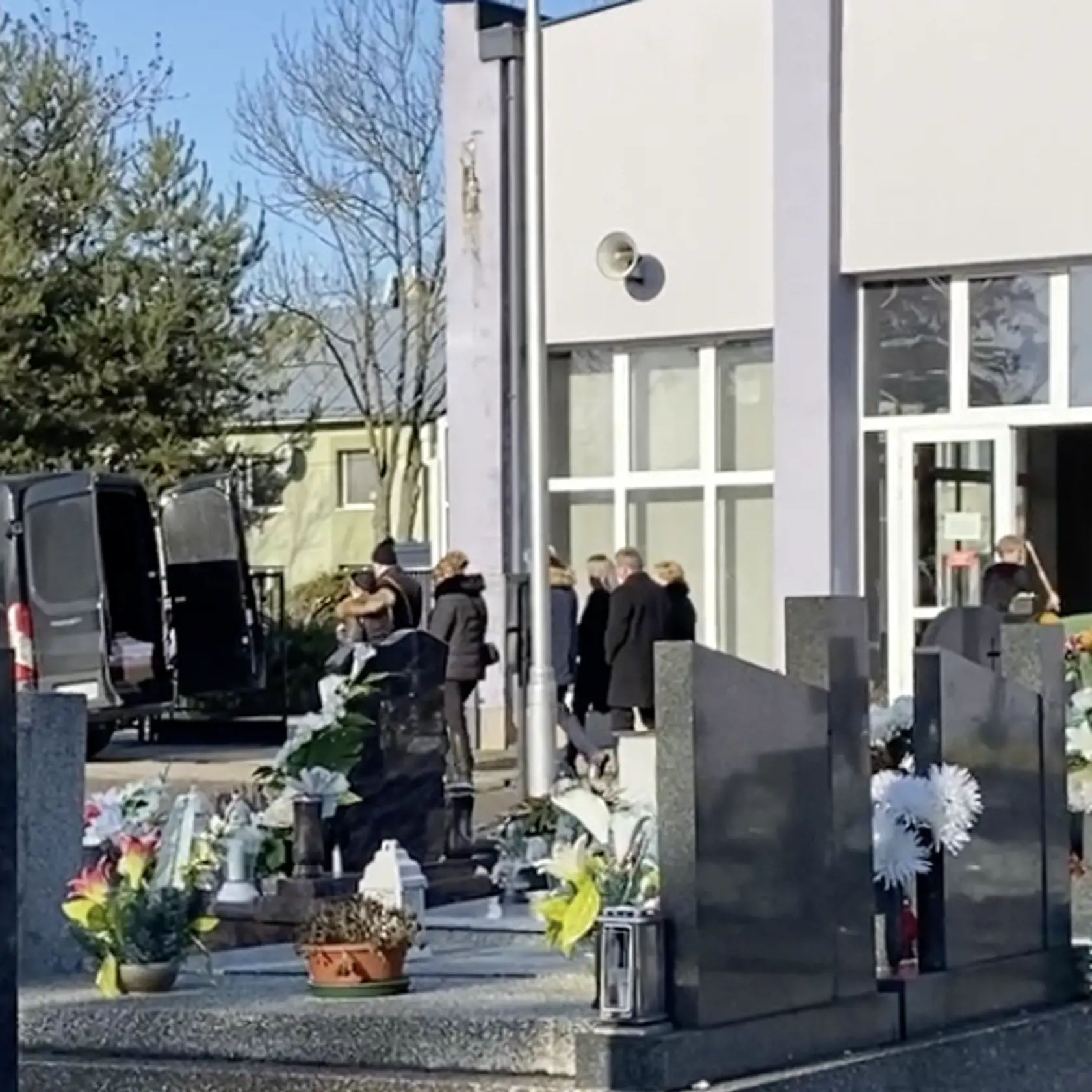Pohreb Stanislava Telekyho (†53) z Michaloviec, ktorý zavraždil svoje dve deti Zuzanku (†14) a Martinka (†12) aj manželku Eriku (†44), sa uskutočnil v pondelok 23. 1. 2023, šesť dní po tom, ako si siahol v utorok 17. 1. 2023 aj na svoj život. Jeho obete pochovali v sobotu 21. 1. v Erikinom rodisku v Ladomírovej. Pri ich troch truhlách bol dátum úmrtia uvedený 15. 1. 2023.