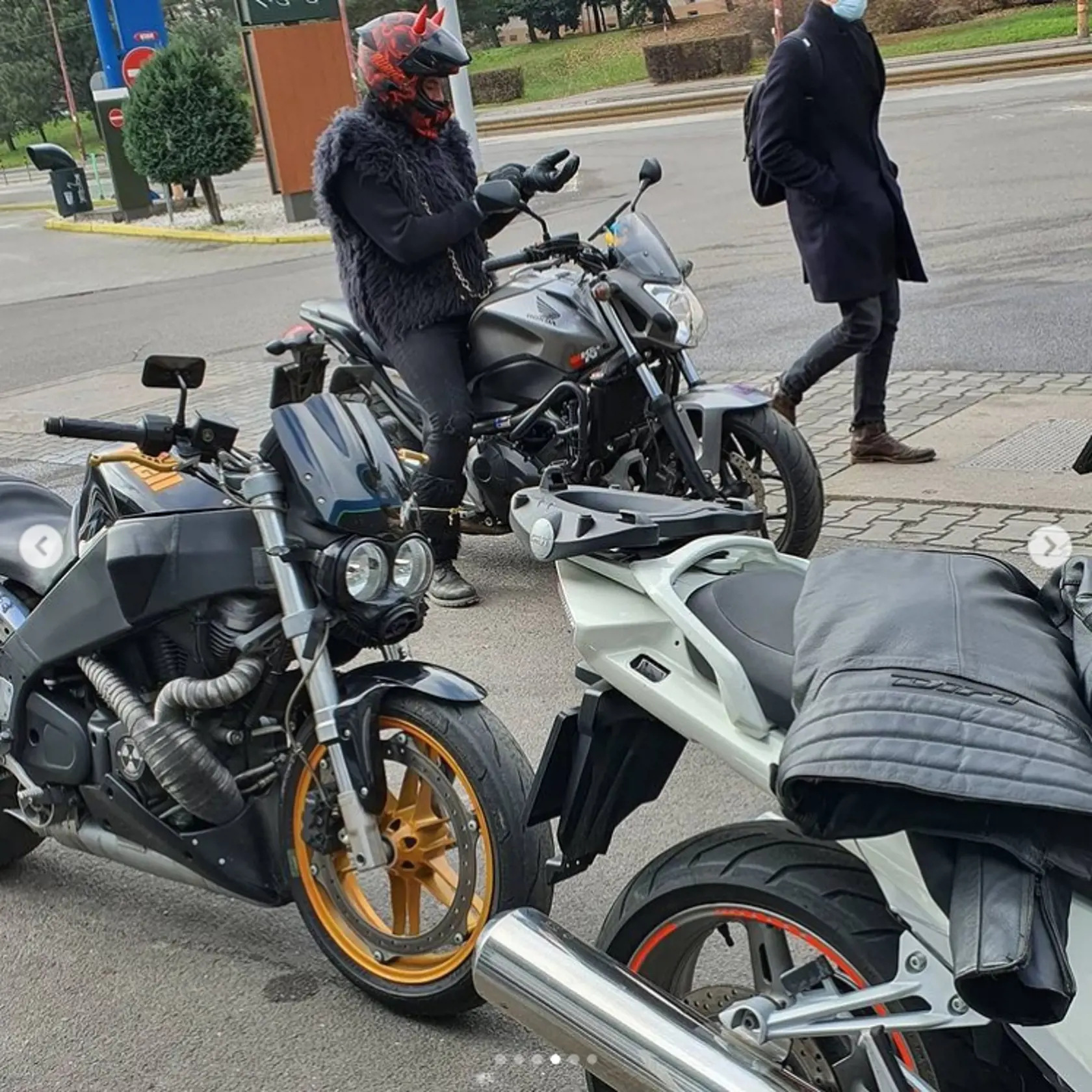 Najnovšie sa pochválil tým, ako trávil svoj víkend a bola to teda poriadna jazda! Na jednej z fotiek dokonca vidieť, že bol prezlečený za Mikuláša. Čo viac si teda od neho priať, než takéto prekvapenie? Martin jednoducho vie, ako potešiť ženské oko.