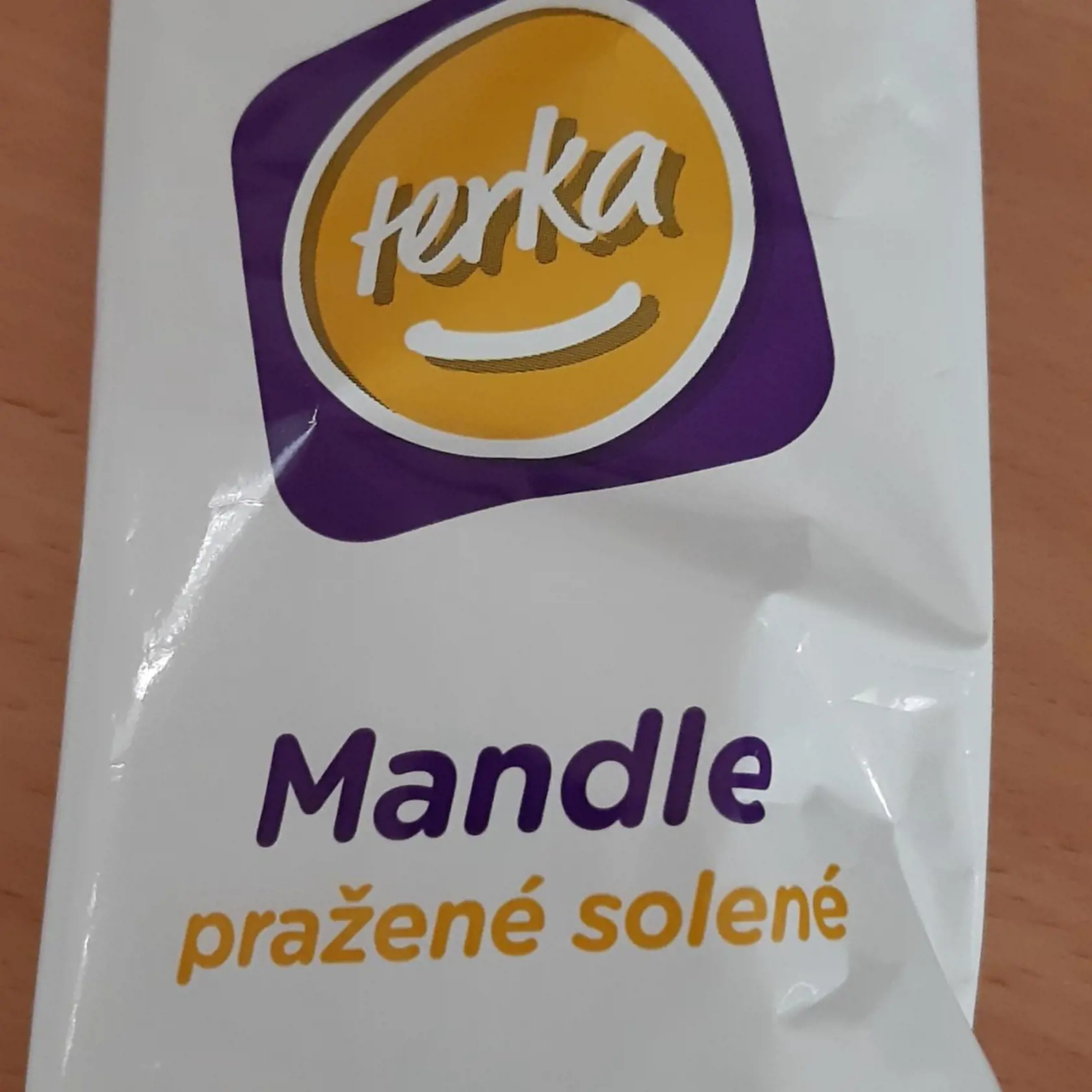 Nevyhovujúci výrobok Mandle pražené solené Terka, 100g