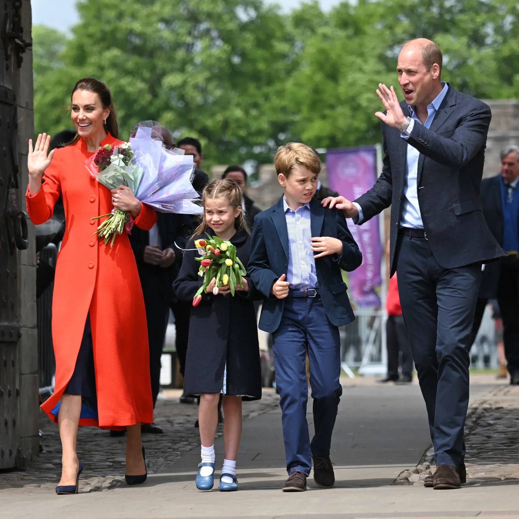 Princezná Charlotte a princ George počas svojho prvého oficiálneho podujatia mimo Londýna v Cardiffe.