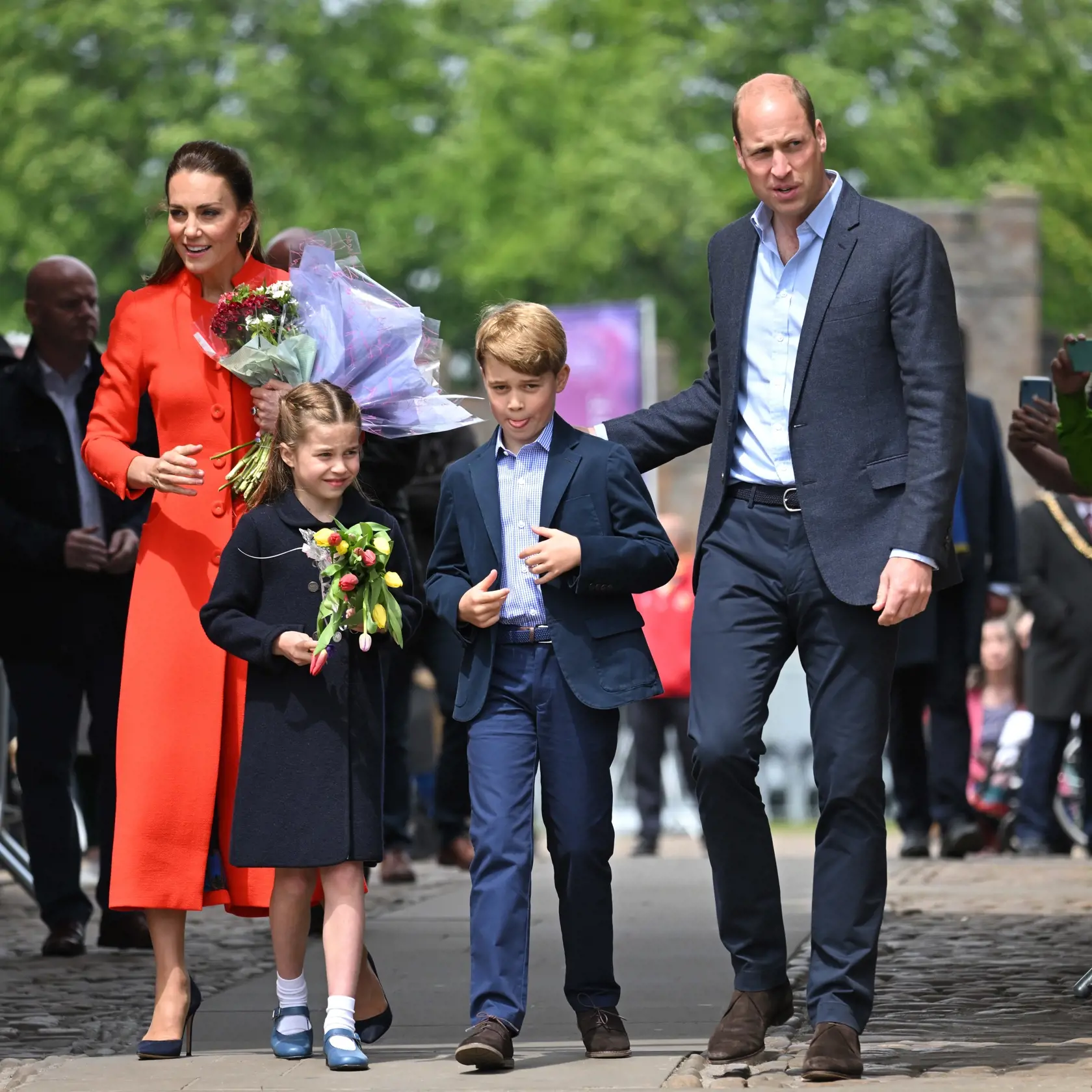 Princezná Charlotte a princ George počas svojho prvého oficiálneho podujatia mimo Londýna v Cardiffe.