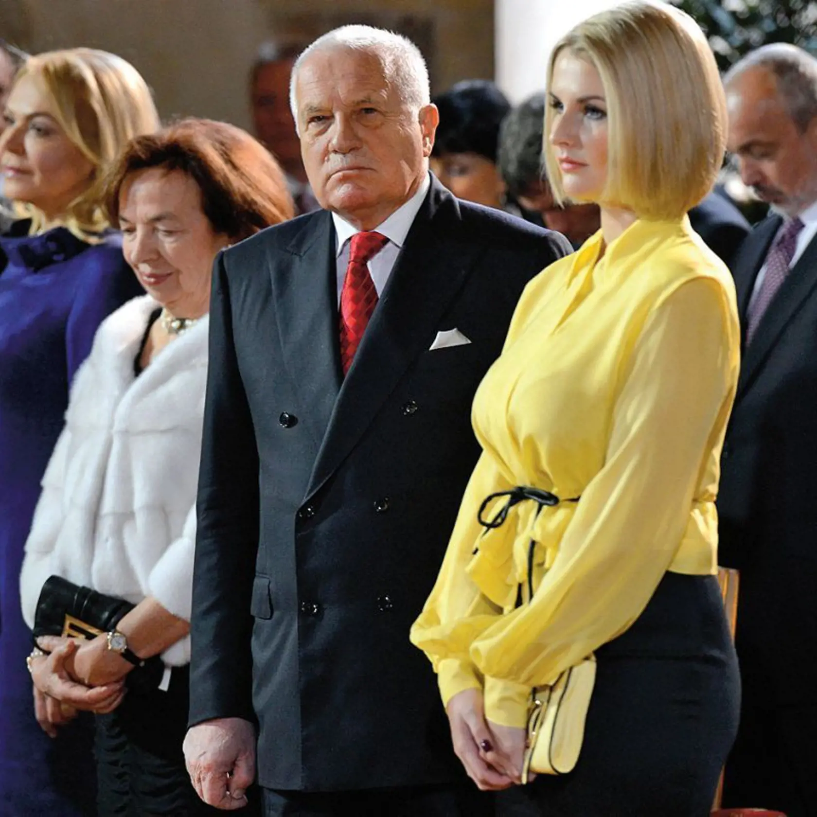 Na inaugurácii sa zúčastnil aj odstupujúci prezident Václav Klaus s manželkou. Pri nich Zemanova dcéra Kateřina.