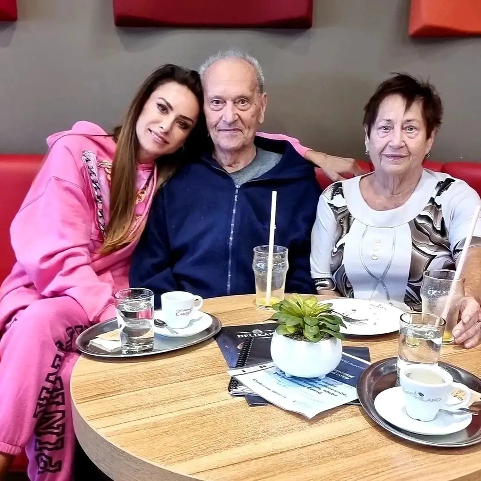Zora Czoborová s milovanými rodičmi. Otec ju už viac neobjíme.