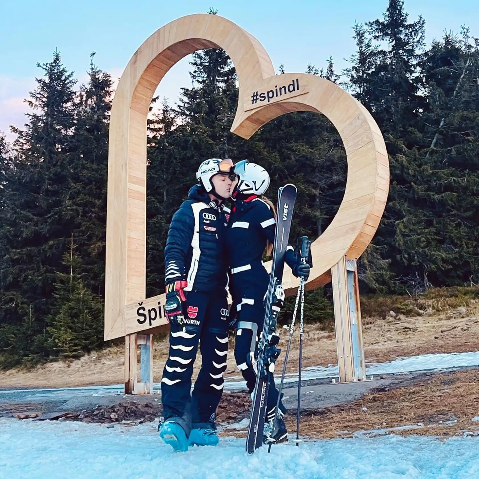 Stále zamilovaní: Andrea Verešová a Daniel Volopich na lyžovačke v stredisku Špindlerův Mlýn.
