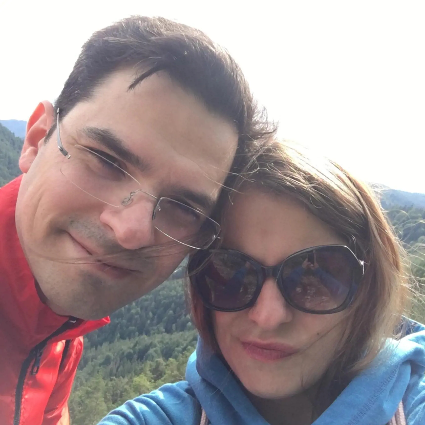 S bratom Marošom, ktorý je koncertným majstrom v Štátnej filharmónii Košice. Jeho manželka Lucia Potokárová je riaditeľka filharmónie. Vzťah medzi súrodencami bol údajne perfektný. Prečo sa mu sestra nezdôverila?