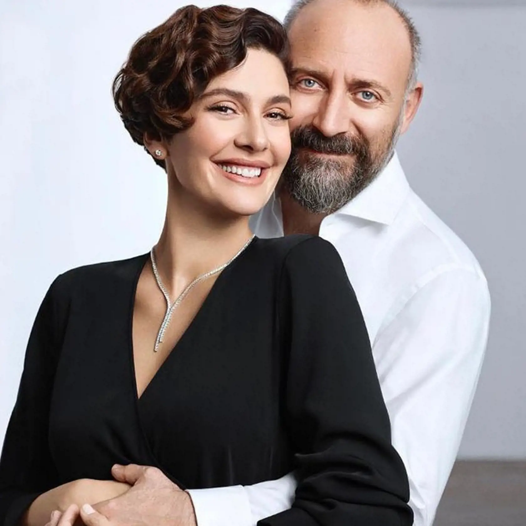 Halit Ergenç a Bergüzar Korel sú šťastný manželský pár