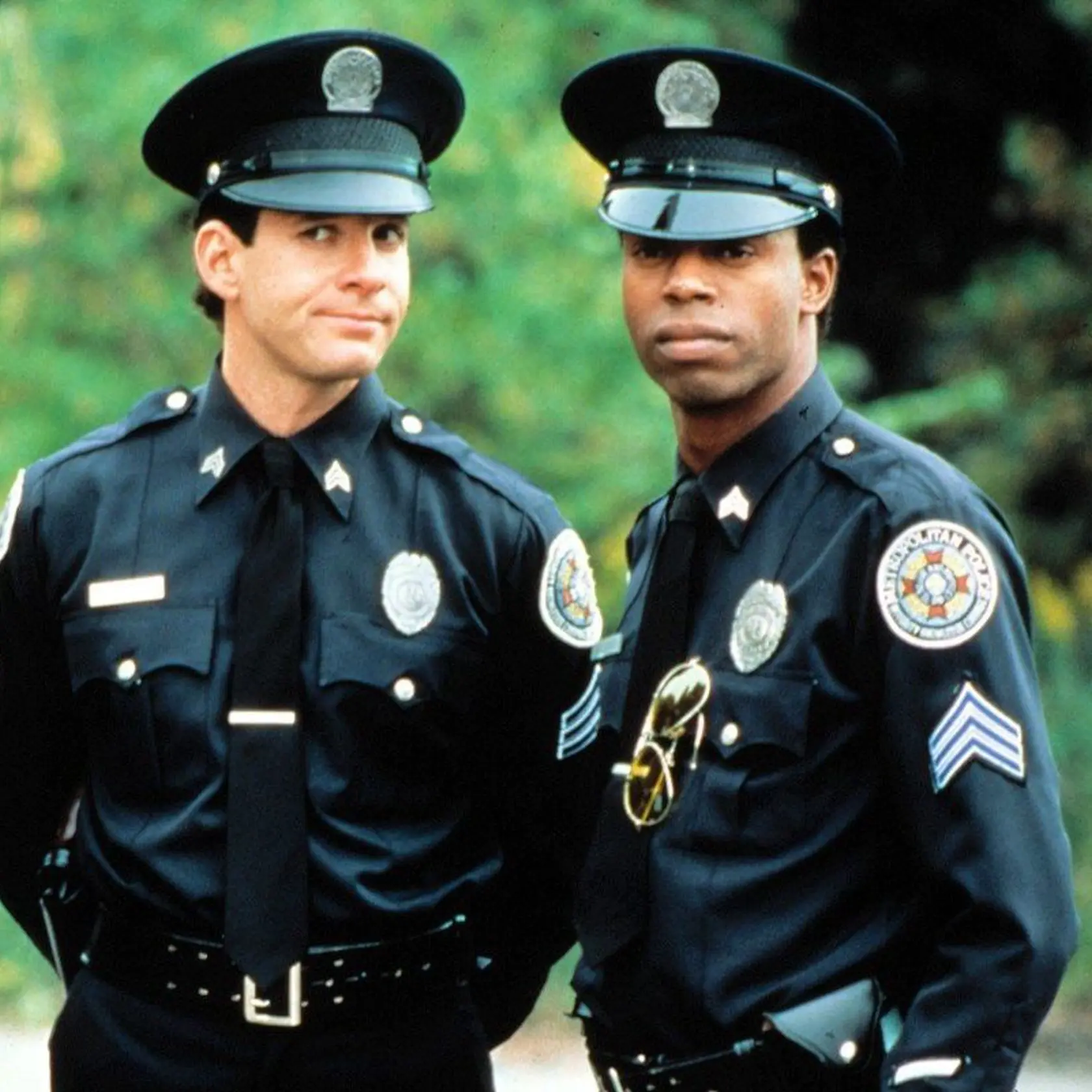 Herec Steve Guttenberg, ktorý sa medzi fanúšikmi preslávil aj vďaka úlohe poručíka Mahoneyho v legendárnom seriáli Policajná akadémia, prežíva náročné chvíle v súkromnom živote. Po šiestich rokoch manželstva sa rozvádza.