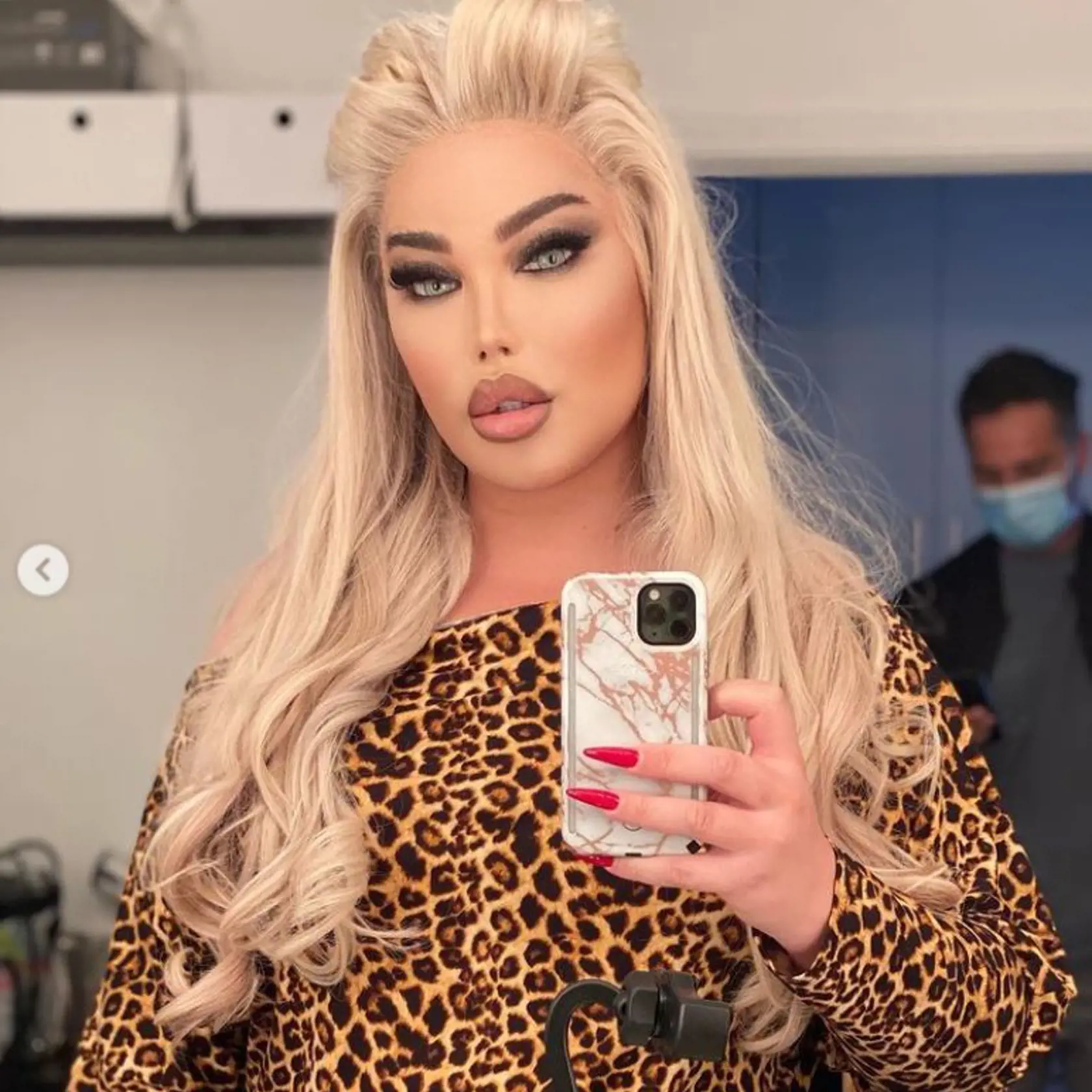 Profesionálny mejkap z nej vie vyčariť sexi ženu.