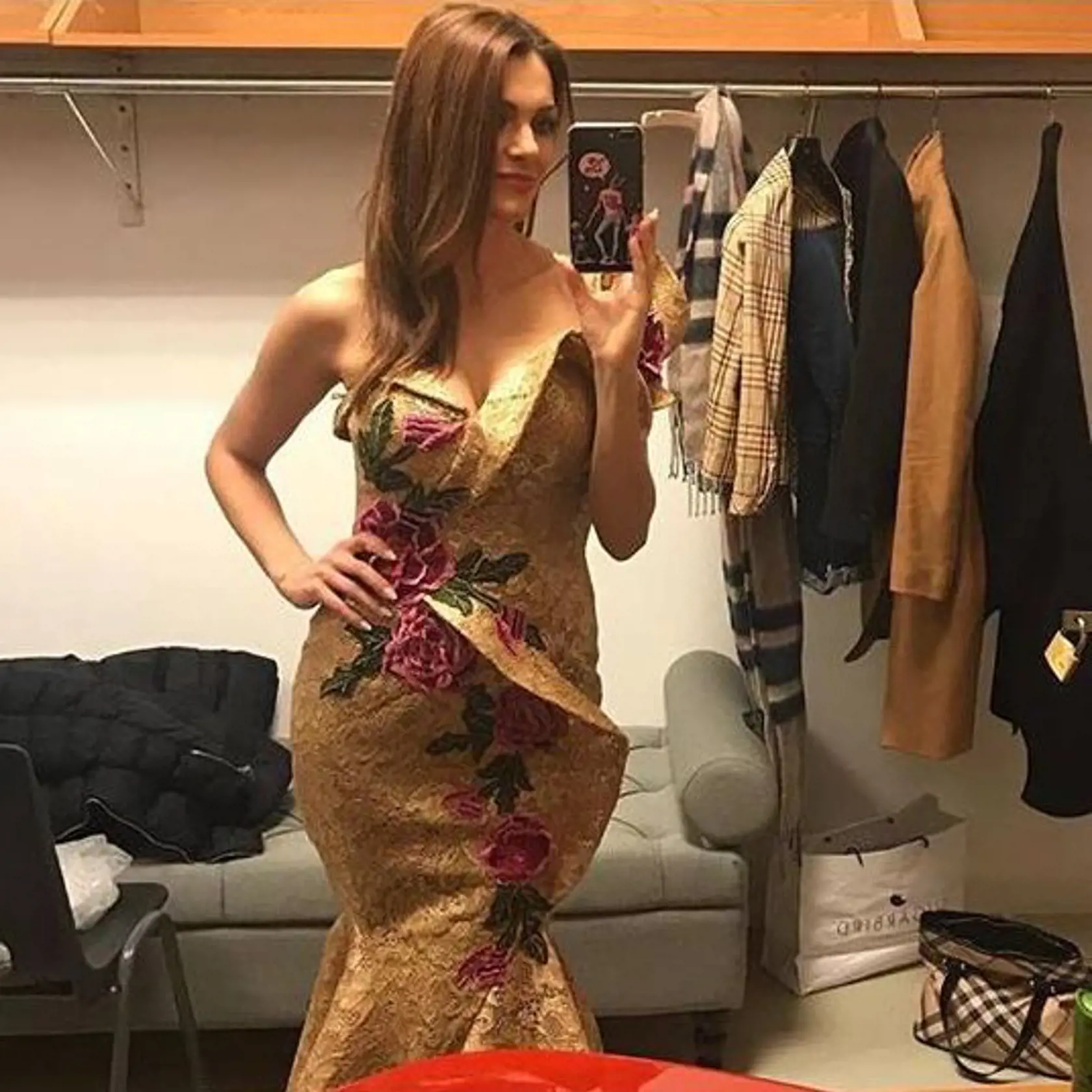 Schindlerová si totálne zdeformovala postavu týmto modelom šiat. 