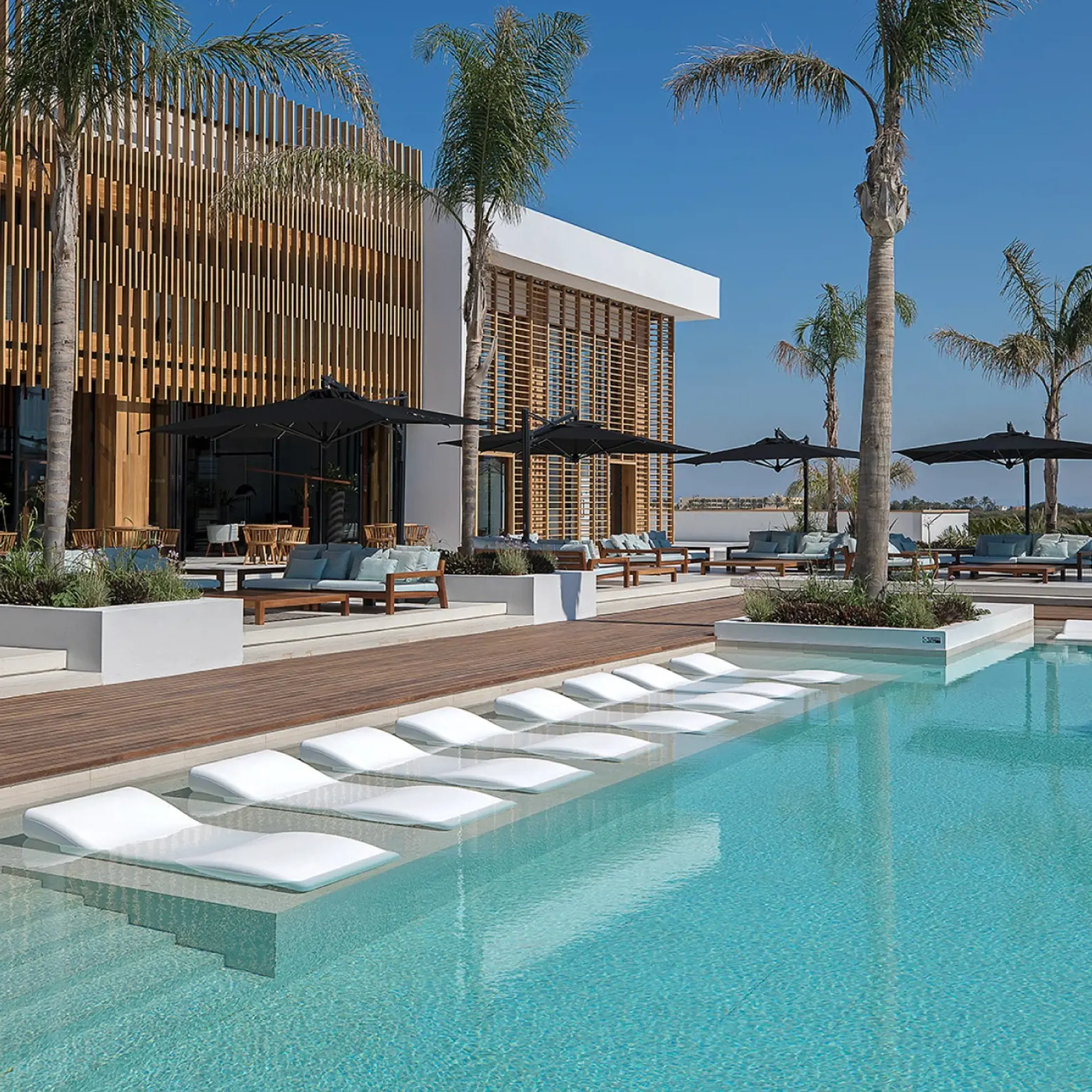 "Užite si špičkové služby ubytovania D' Andrea Lagoon All Suites - Adults Only a nechajte sa hýčkať ako celebrita," píše sa na stránke booking.com.