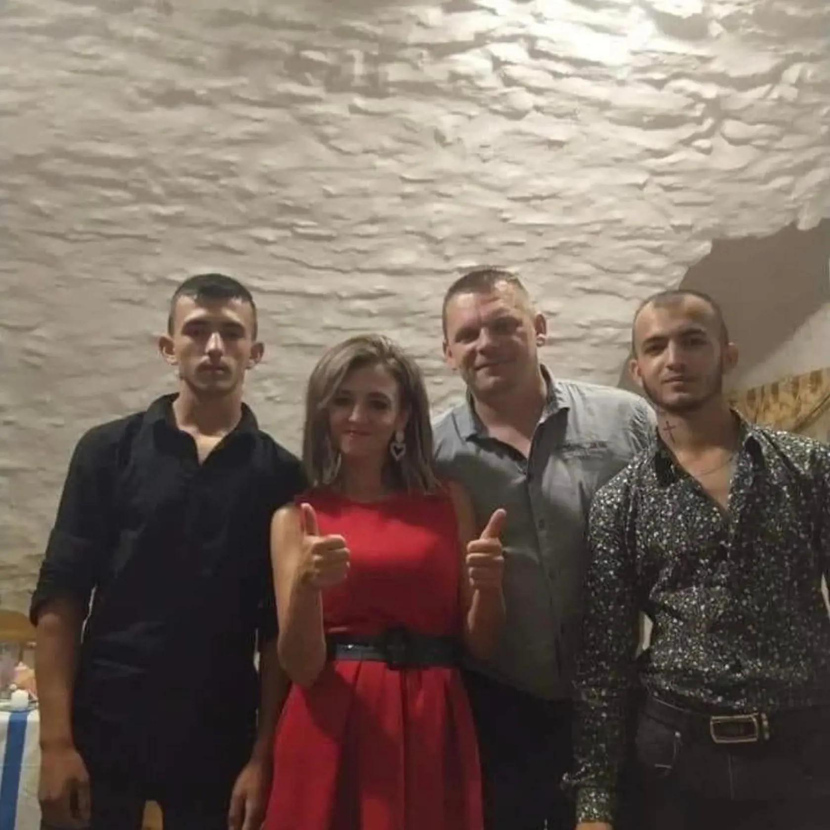 Z ich synov sú už dospelí muži.