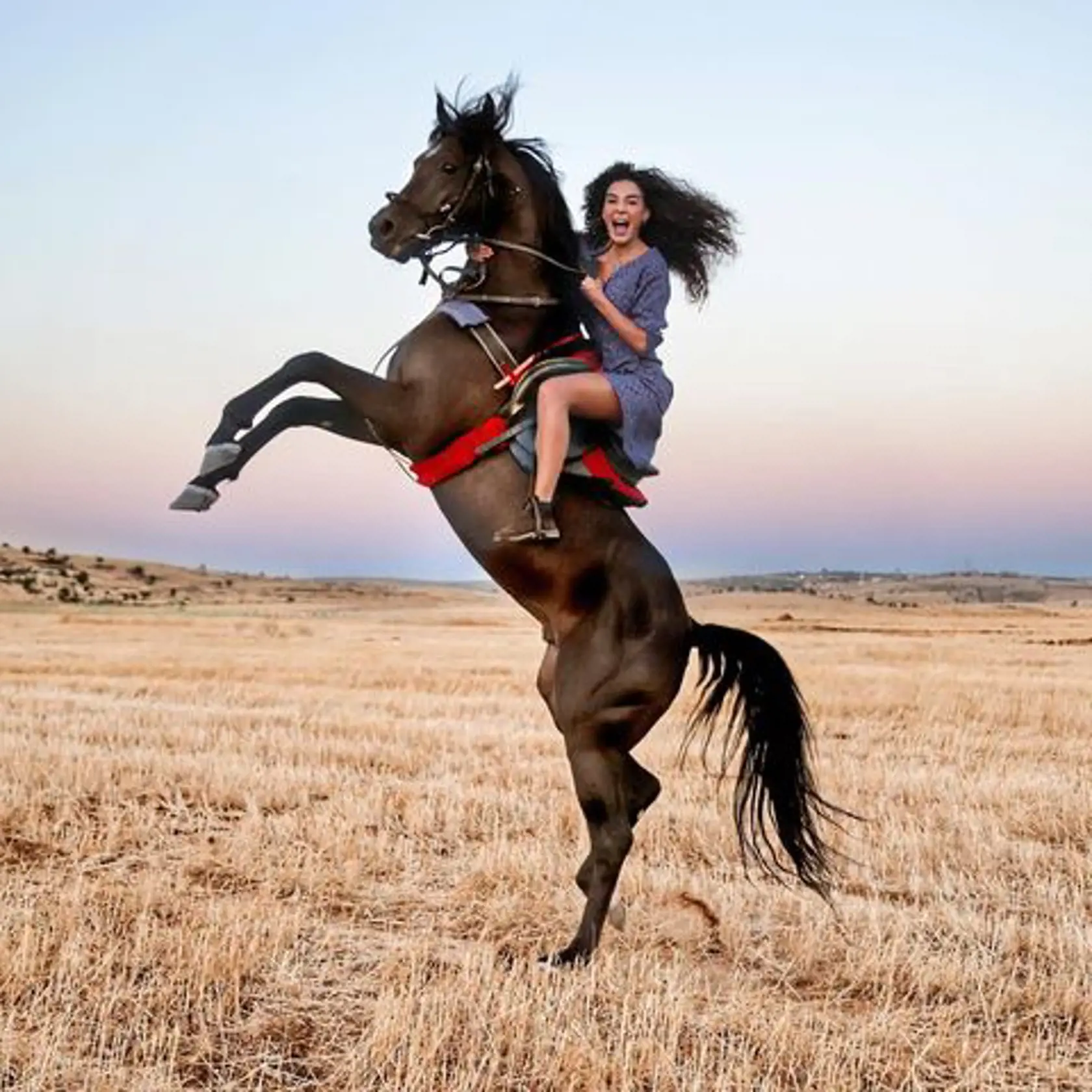 Turecká herečka Ebru Şahin má na instagrame obrovskú základňu fanúšikov, s ktorými zdieľa svoje každodenné radosti.