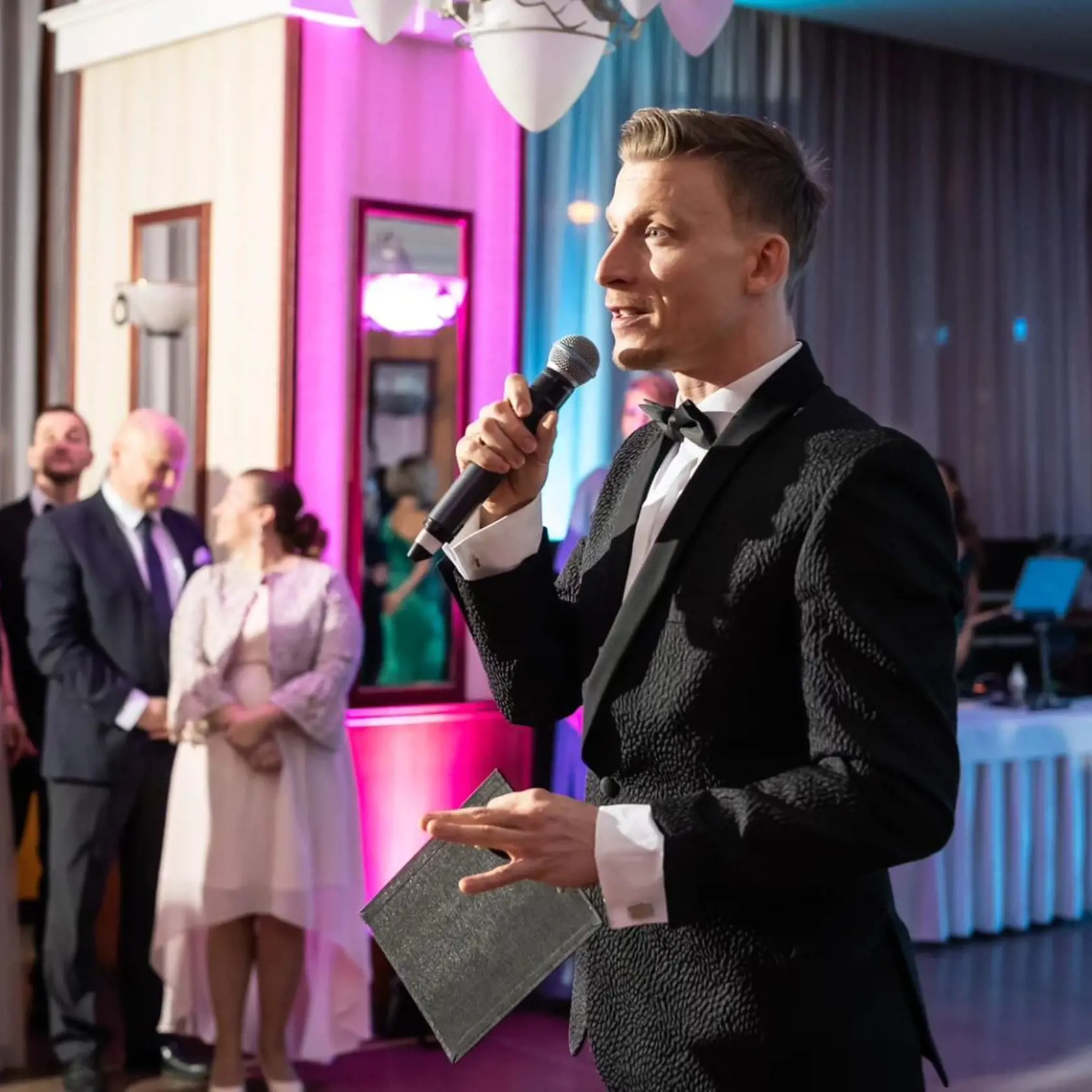 Juraj Bača v posledných mesiacoch veľa moderoval a vystupoval na akciách.