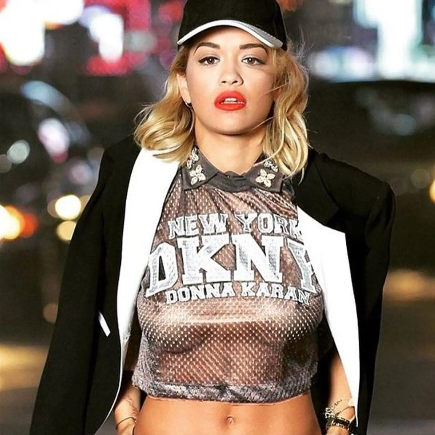 Rita Ora: V módnej kampani sa nebála odhaliť.