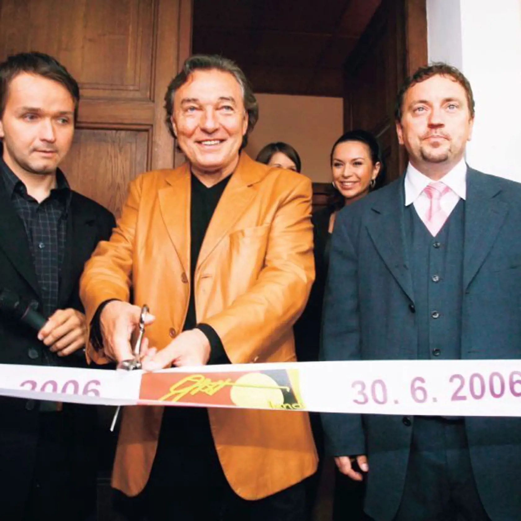 Karel Gott otvára múzeum Gottland v Jevanoch.