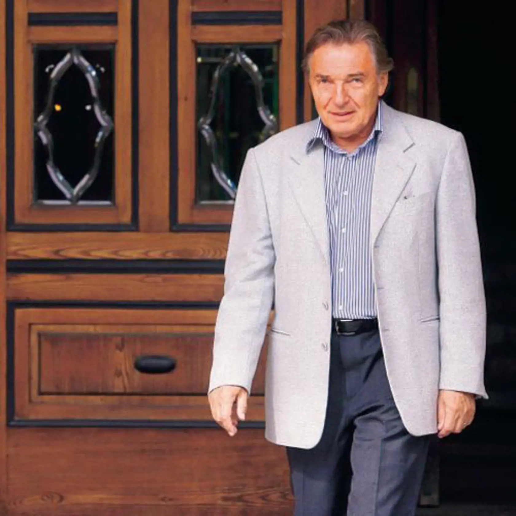 Karel Gott vychádza z nemocnice