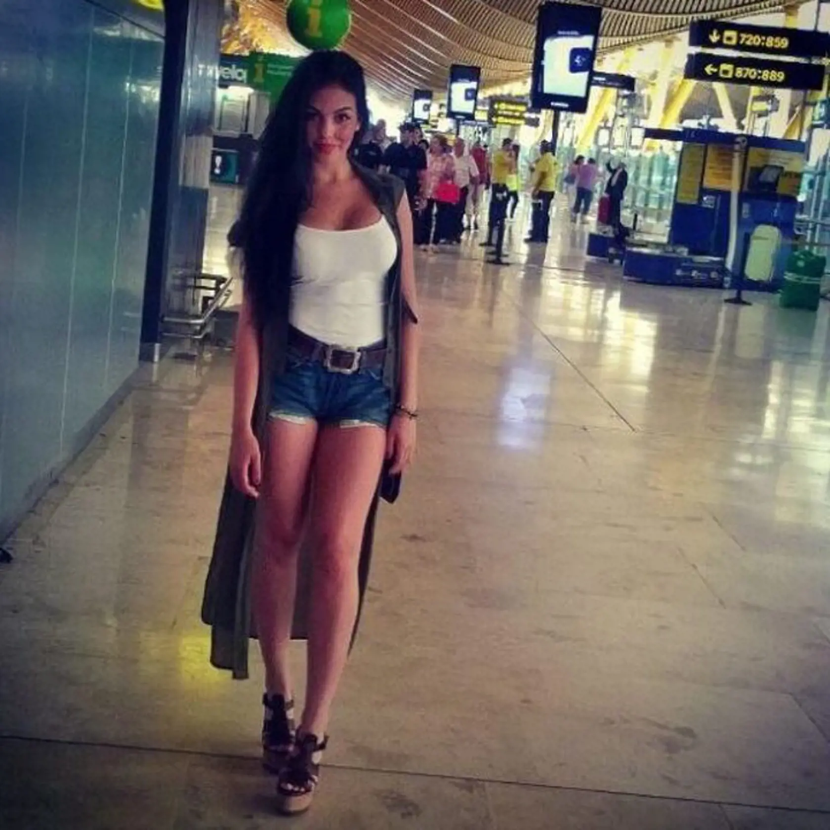 Georgina kedysi, v časoch, keď ešte nerandila s Ronaldom. Spoznali by ste ju?