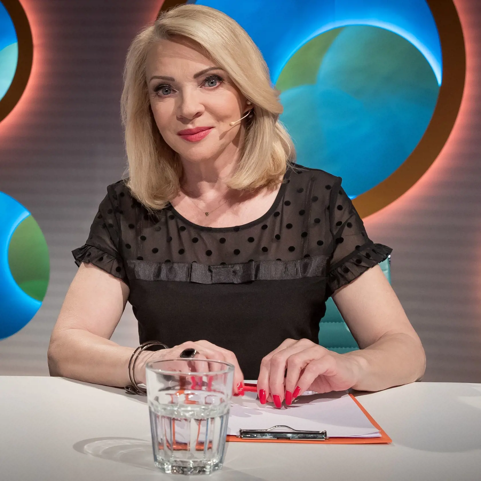 Slovenská herečka Zdena Studenková počas príprav v maskérni TV JOJ pred nakrúcaním relácie Inkognito.