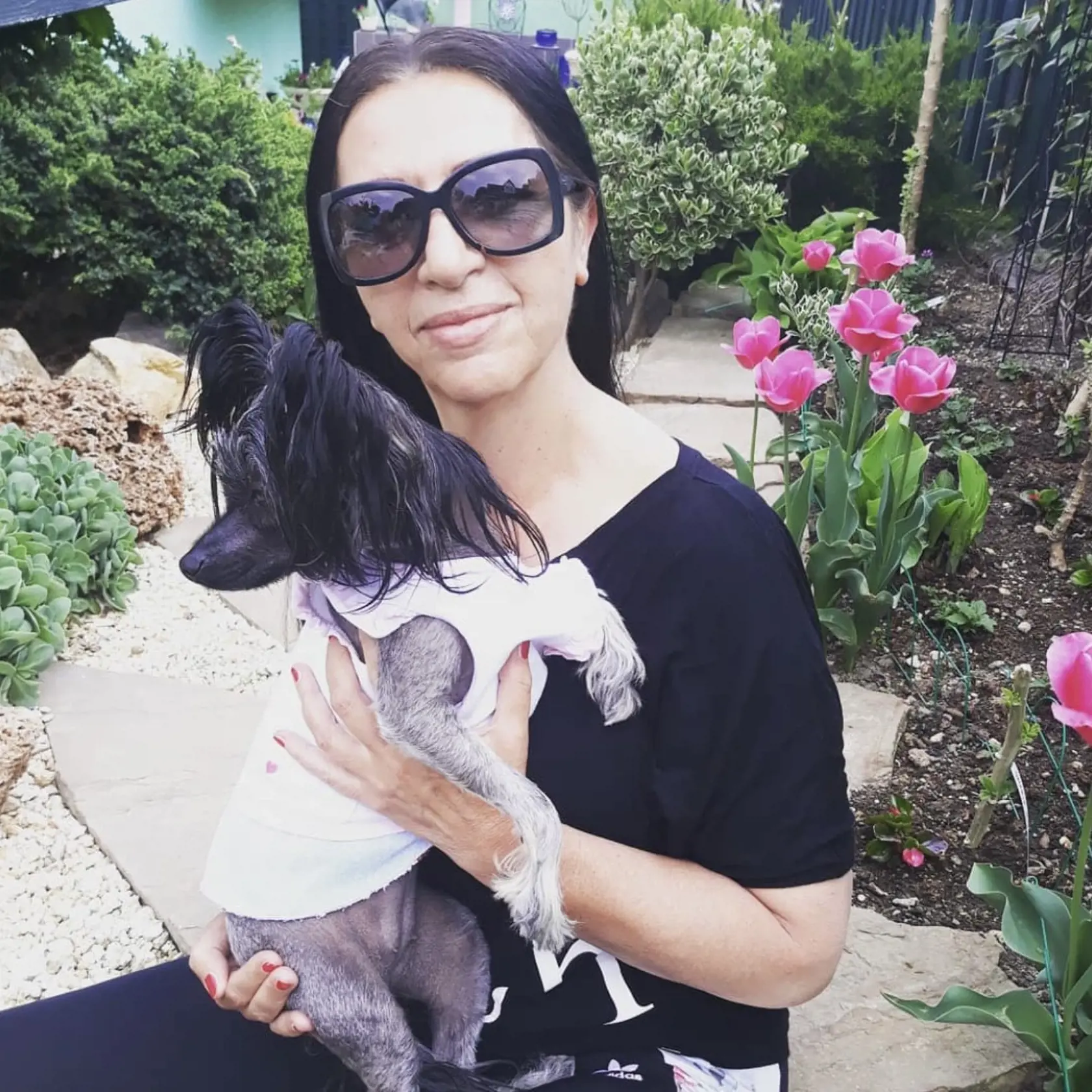Nora je dôchodkyňou, užíva si pokoj s milovanou fenkou Šarikou
