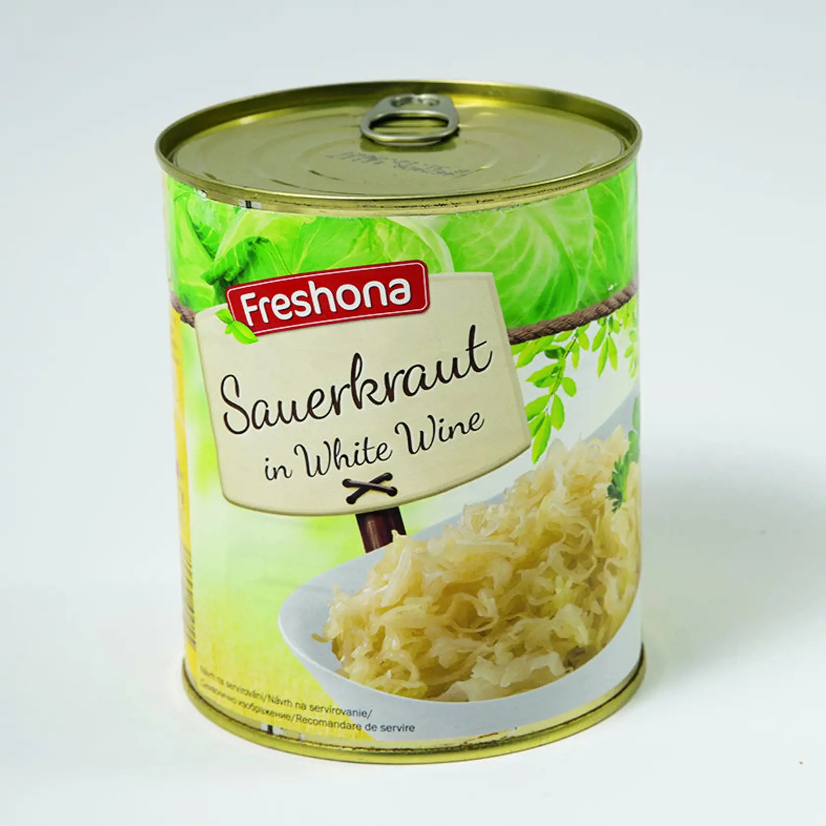 Kvasená kapusta s bielym vínom
Freshona, 810 g/770 g
Predáva/ Lidl Krajina pôvodu/ EÚ
Zloženie/ biela kapusta, biele víno 2 %, jedlá soľ
Energia v 100 g/ 91 kJ Tuky/ 0,3 g Sacharidy/ 0,8 g Bielkoviny/ 1,5 g Soľ/ 1 g
Redakcia hodnotí: Kapusta má peknú svetlú farbu a príjemnú vôňu. Je pokrájaná na kúsky a naložená vo vínnom náleve. V porovnaní s ostatnými má menej šťavy, najmenej soli a mäkšiu konzistenciu, ale zachovala si chrumkavosť. Chuť je sladkokyslá a elegantná, čo môže vyhovovať tým, 