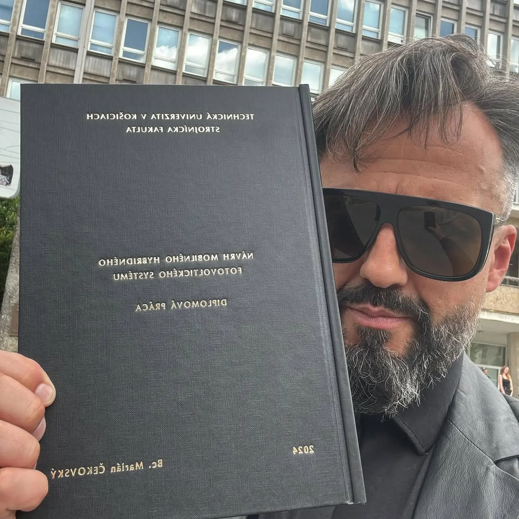 Marián Čekovský získal vysokoškolský titul.