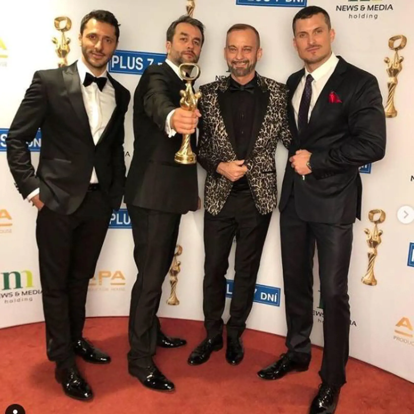 Stylista Jozef Grondžák s hviezdami z Oteckov.