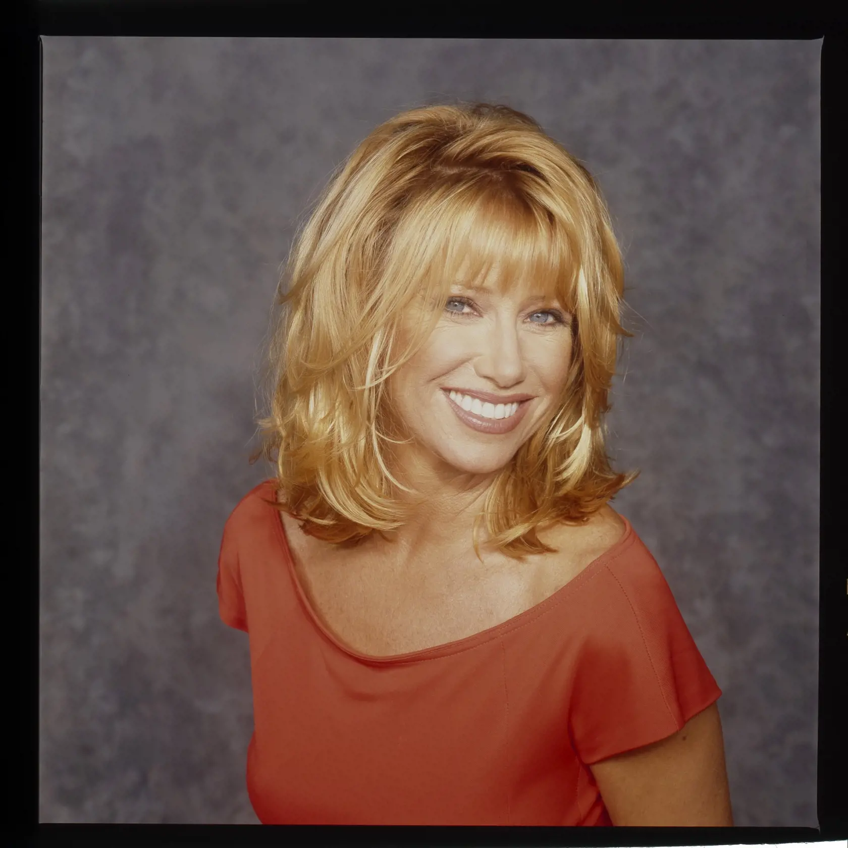 SUZANNE SOMERS ako Carol